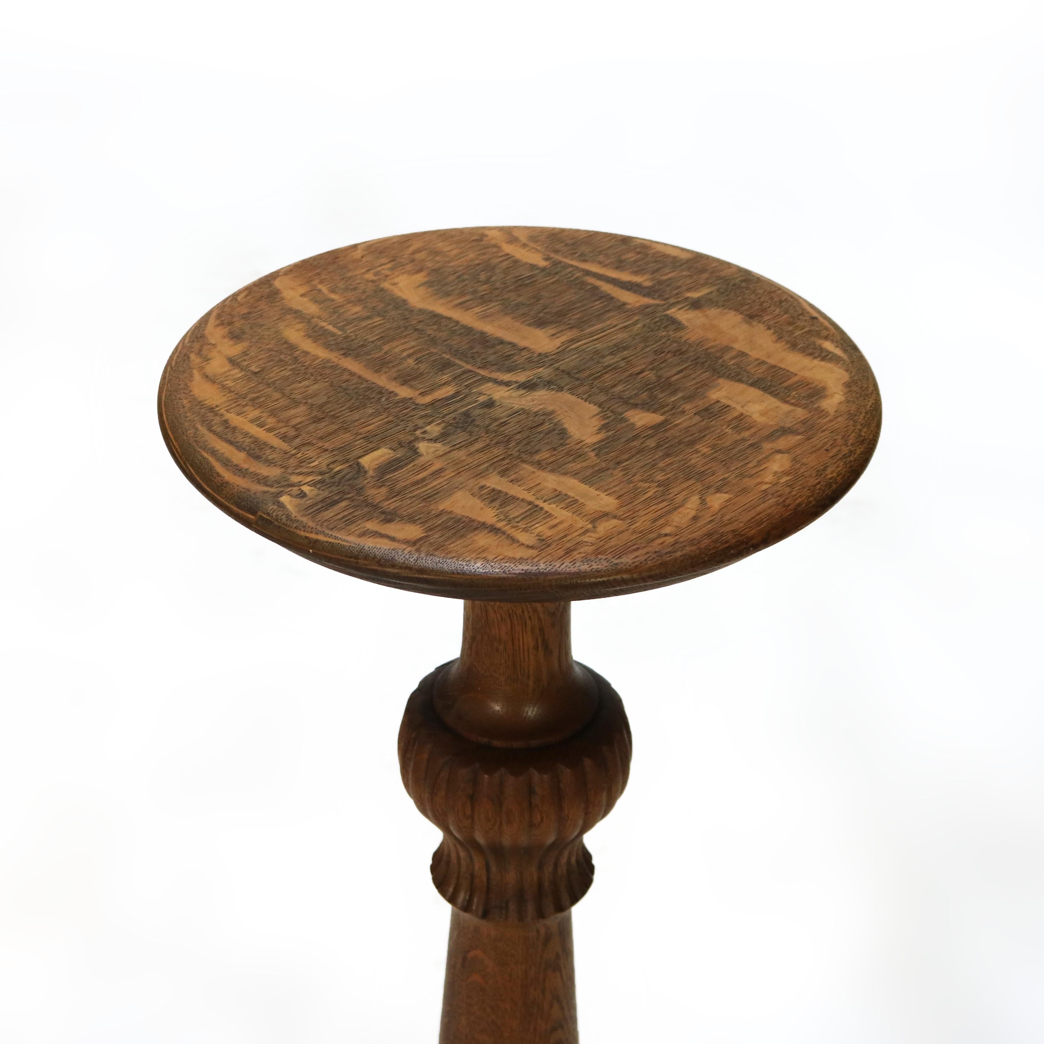 Antico supporto per piante in Oak Carved con elementi di melone C1920 In condizioni buone in vendita a Big Flats, NY