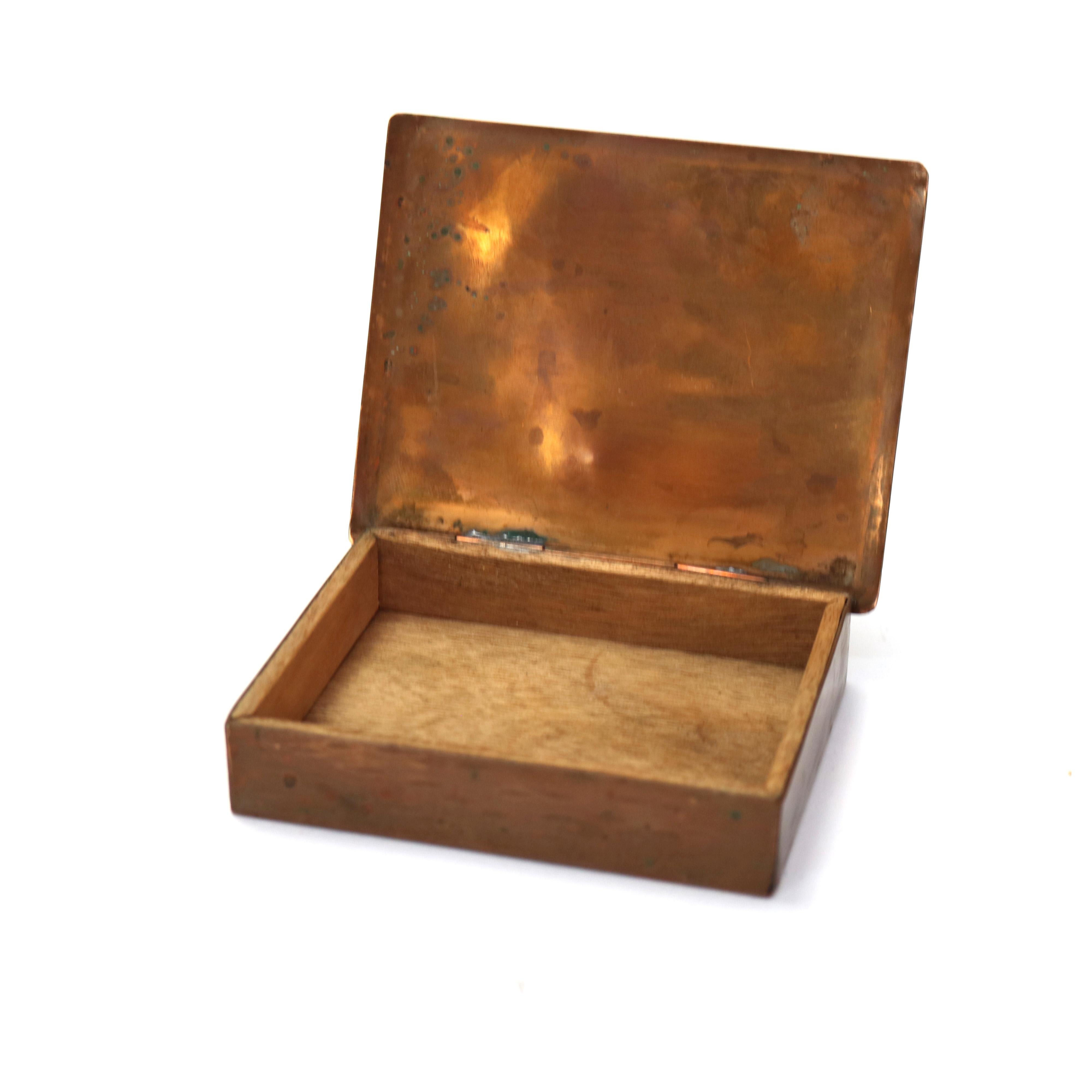 Caja antigua Arts & Crafts de cobre esmaltado con motivo de pez firmada C1910 Artes y manualidades en venta
