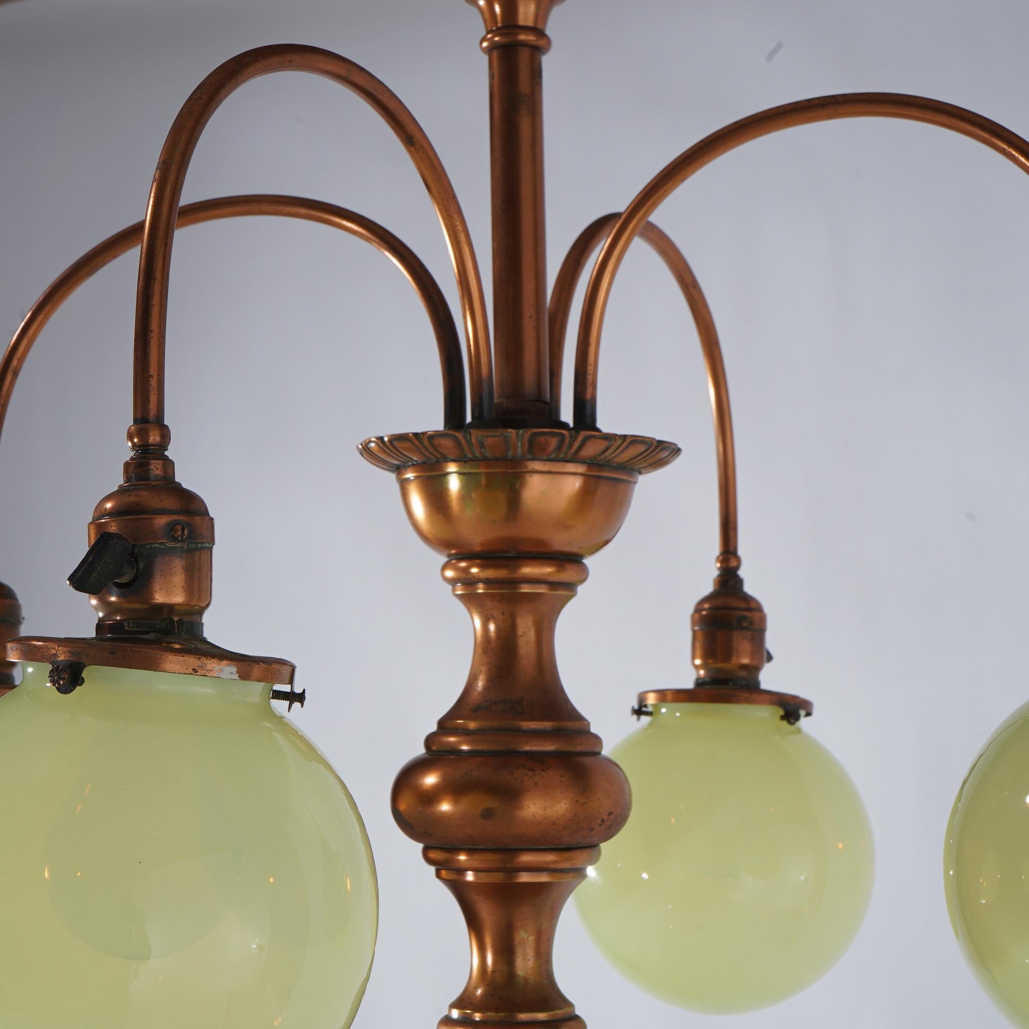 Laiton Antique lustre Arts & Crafts à cinq lumières en cuivre et laiton c1910 en vente