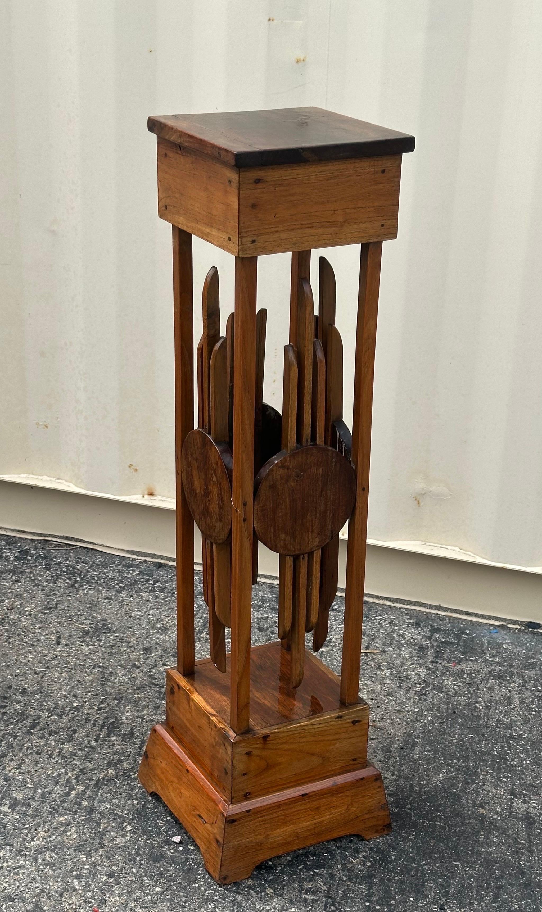 XX secolo Antico supporto per piante in legno di ciliegio realizzato su misura per Arti e Mestieri in vendita