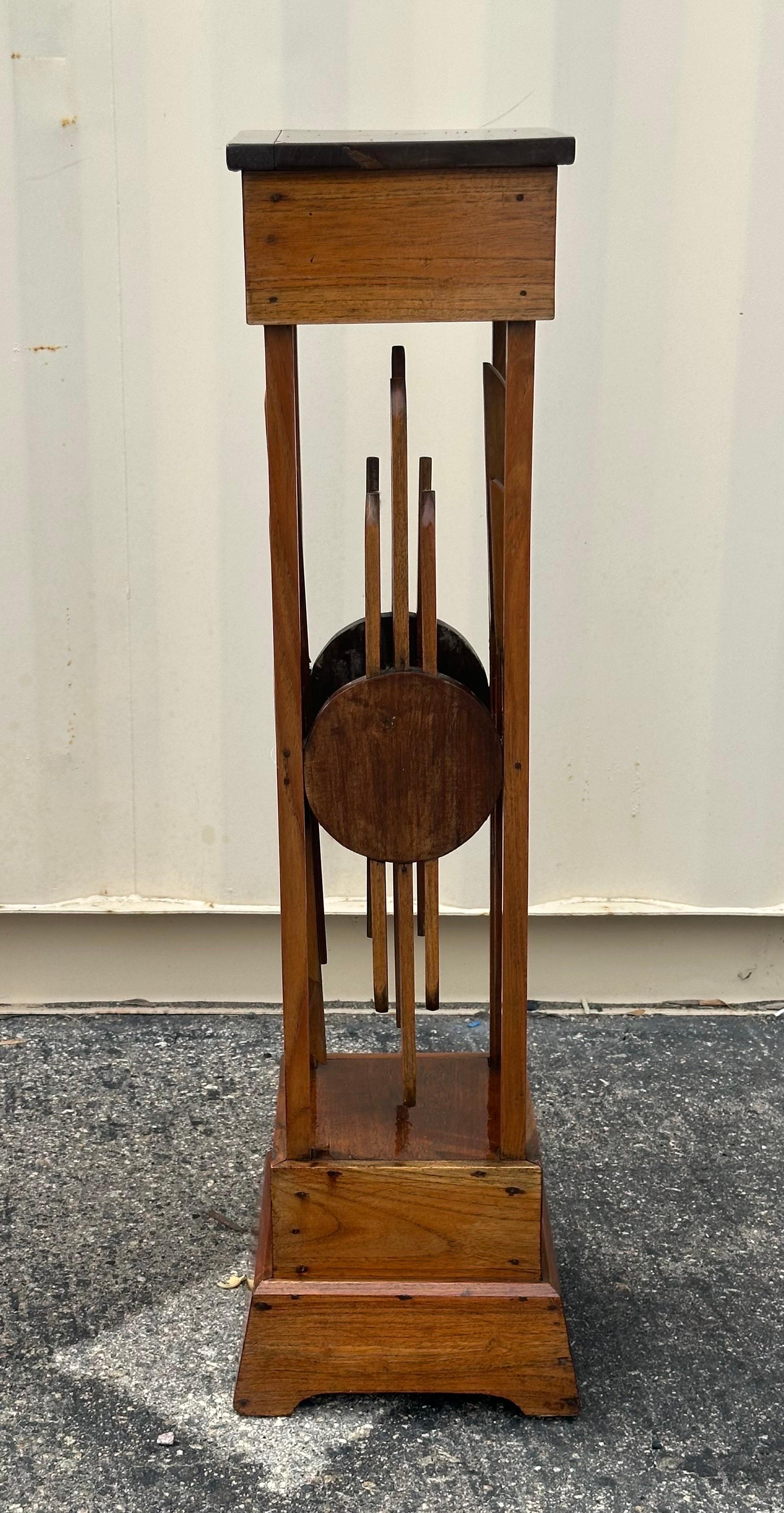Antico supporto per piante in legno di ciliegio realizzato su misura per Arti e Mestieri in vendita 1