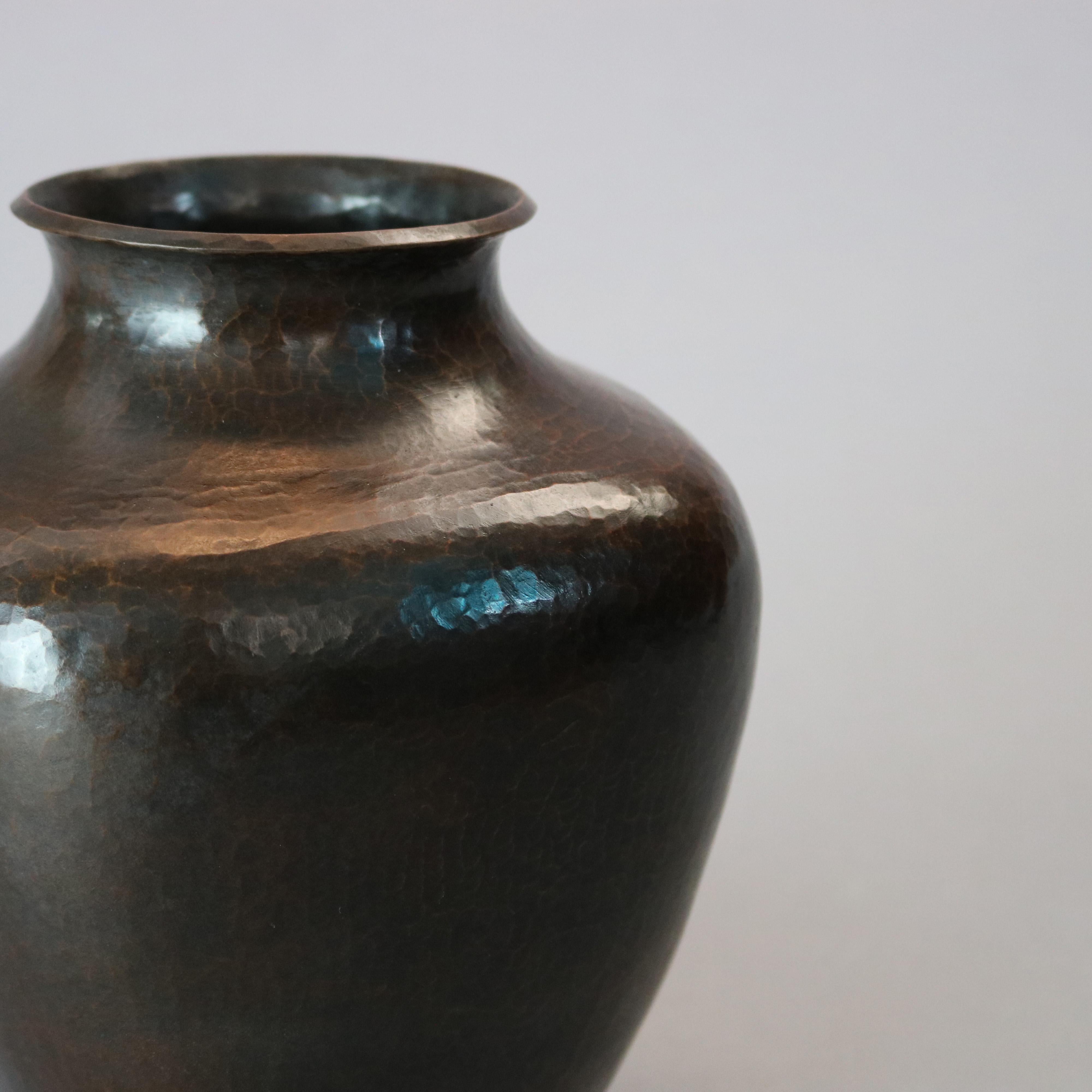 Antique Arts & Crafts Dirk Van Erp Hammered Copper Shouldered Vase, circa 1910 In Good Condition In Big Flats, NY