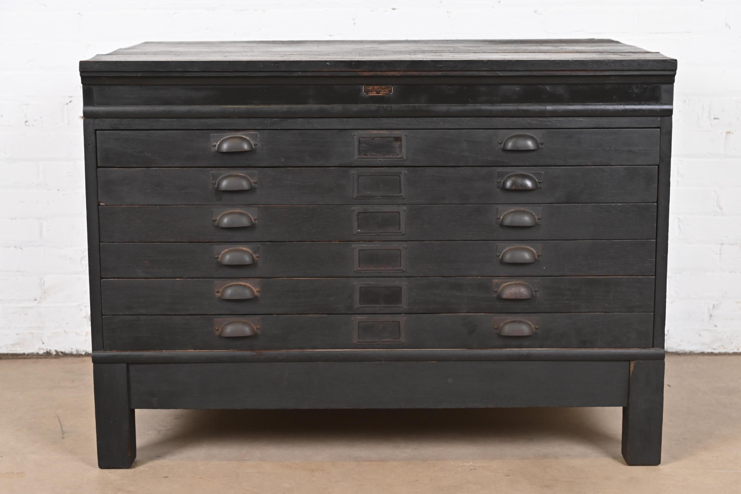 Antike Arts & Crafts Ebonized Oak Architect's Blueprint Flat File Cabinet (amerikanisch) im Angebot