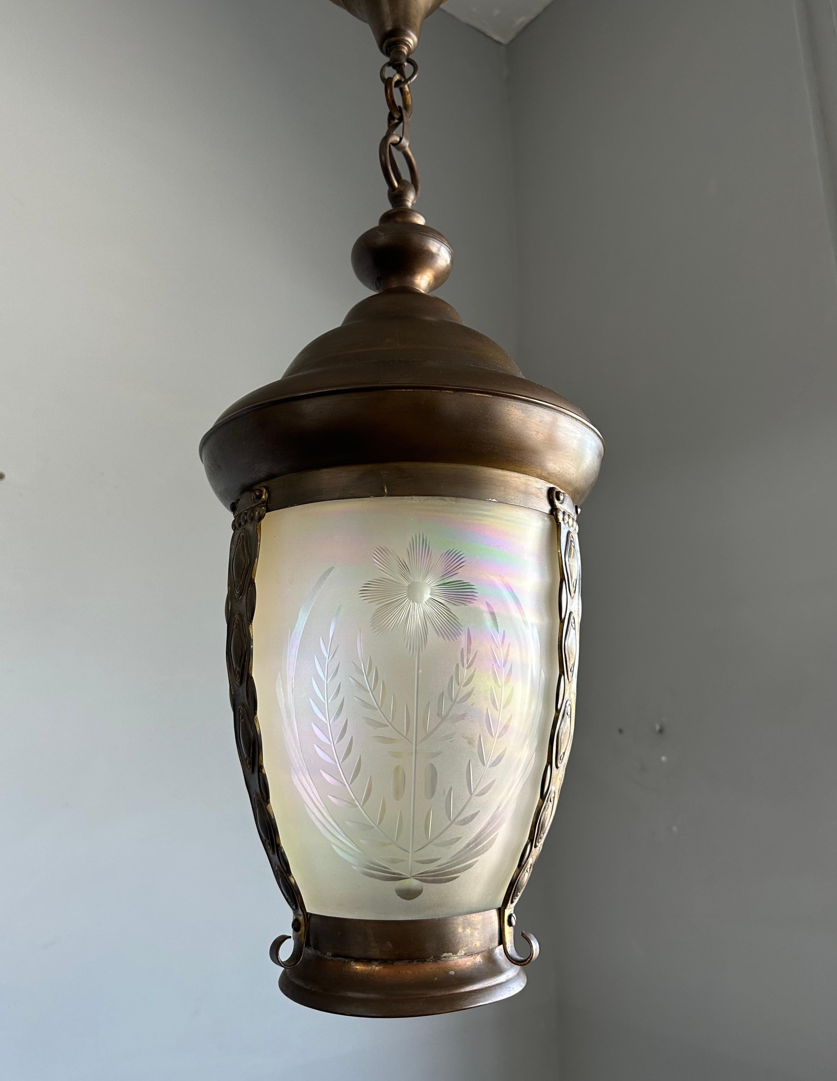 Wonderfuf Arts & Crafts Engraved Glass Brass Stairwell or Hall Way Pendant Light In Good Condition For Sale In Lisse, NL