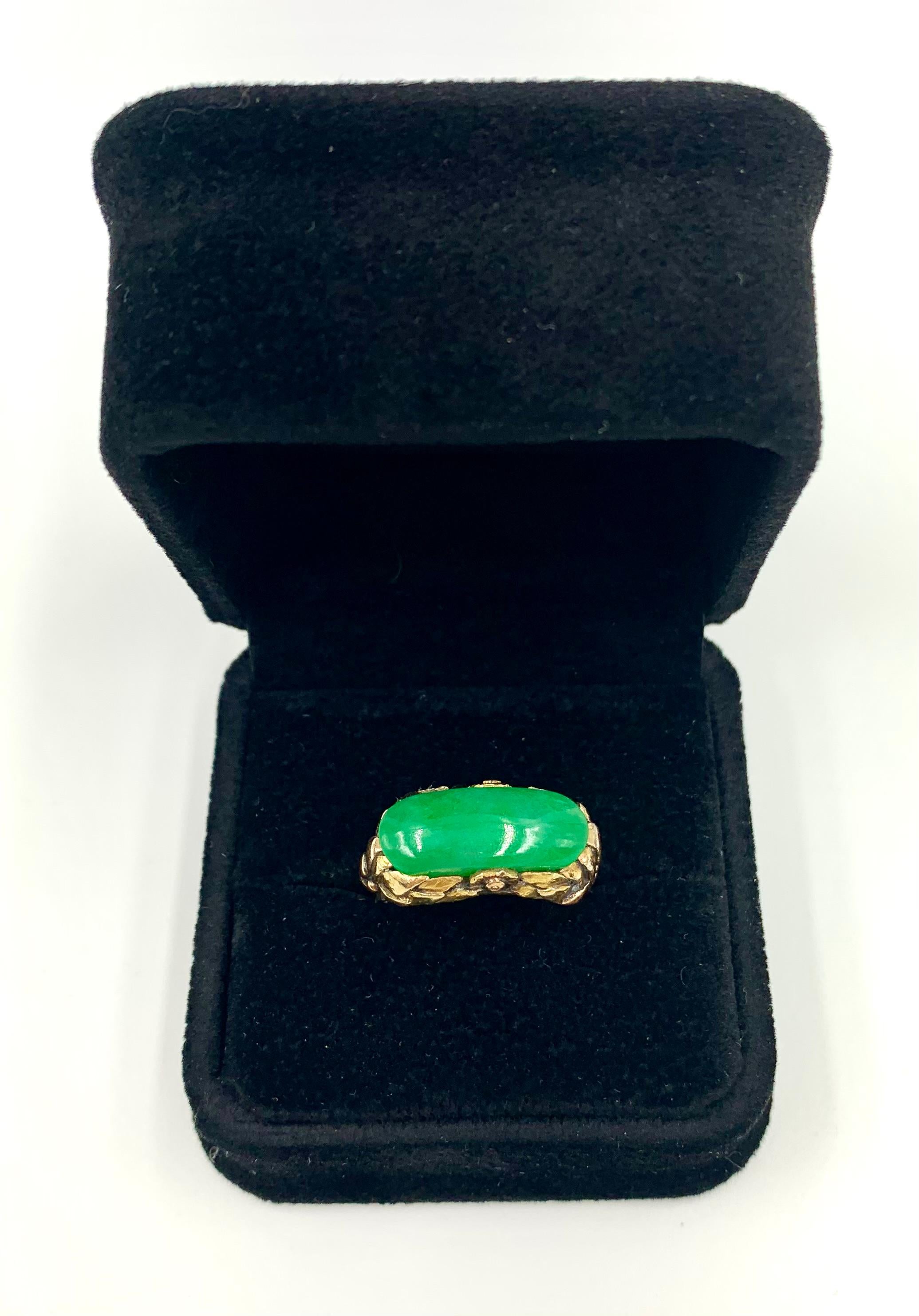 Antique Arts & Crafts Fine Chinese Apple Green Jade 14K Yellow Gold Saddle Ring For Sale 5