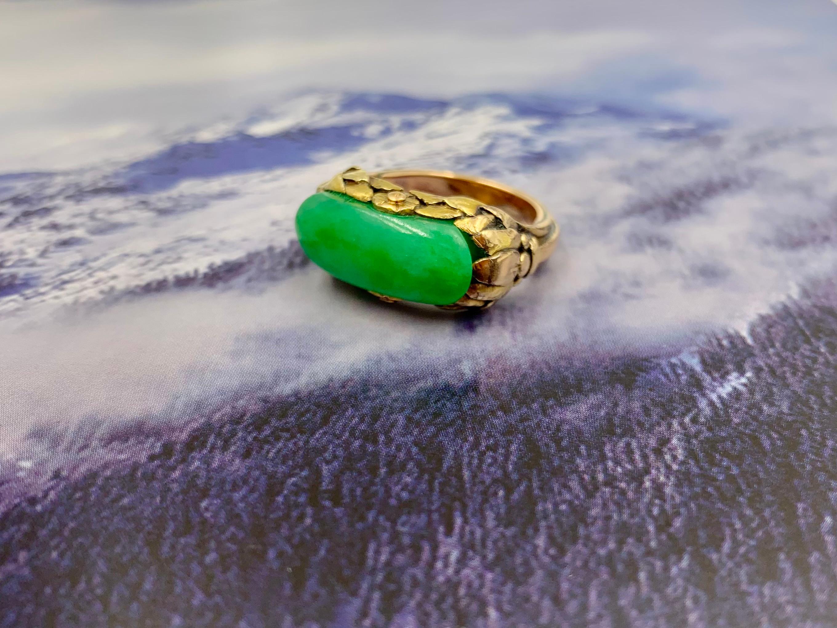 Antique Arts & Crafts Fine Chinese Apple Green Jade 14K Yellow Gold Saddle Ring For Sale 10