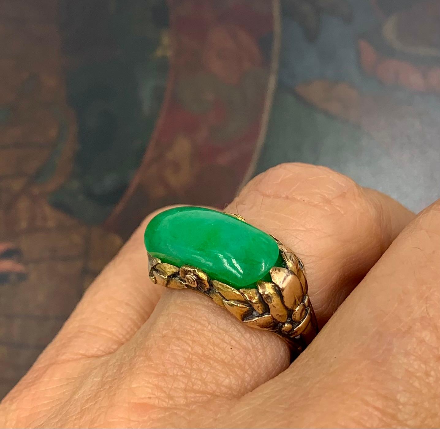 Very fine antique Chinese Apple Green Jade 14K yellow gold Arts & Crafts period saddle ring
Early 20th Century
Proveneance: Private East Coast collection, descendants of King George II of England.
This superb ring features a vibrant, high quality