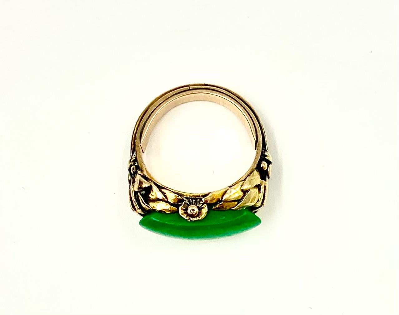 Antique Arts & Crafts Fine Chinese Apple Green Jade 14K Yellow Gold Saddle Ring For Sale 3