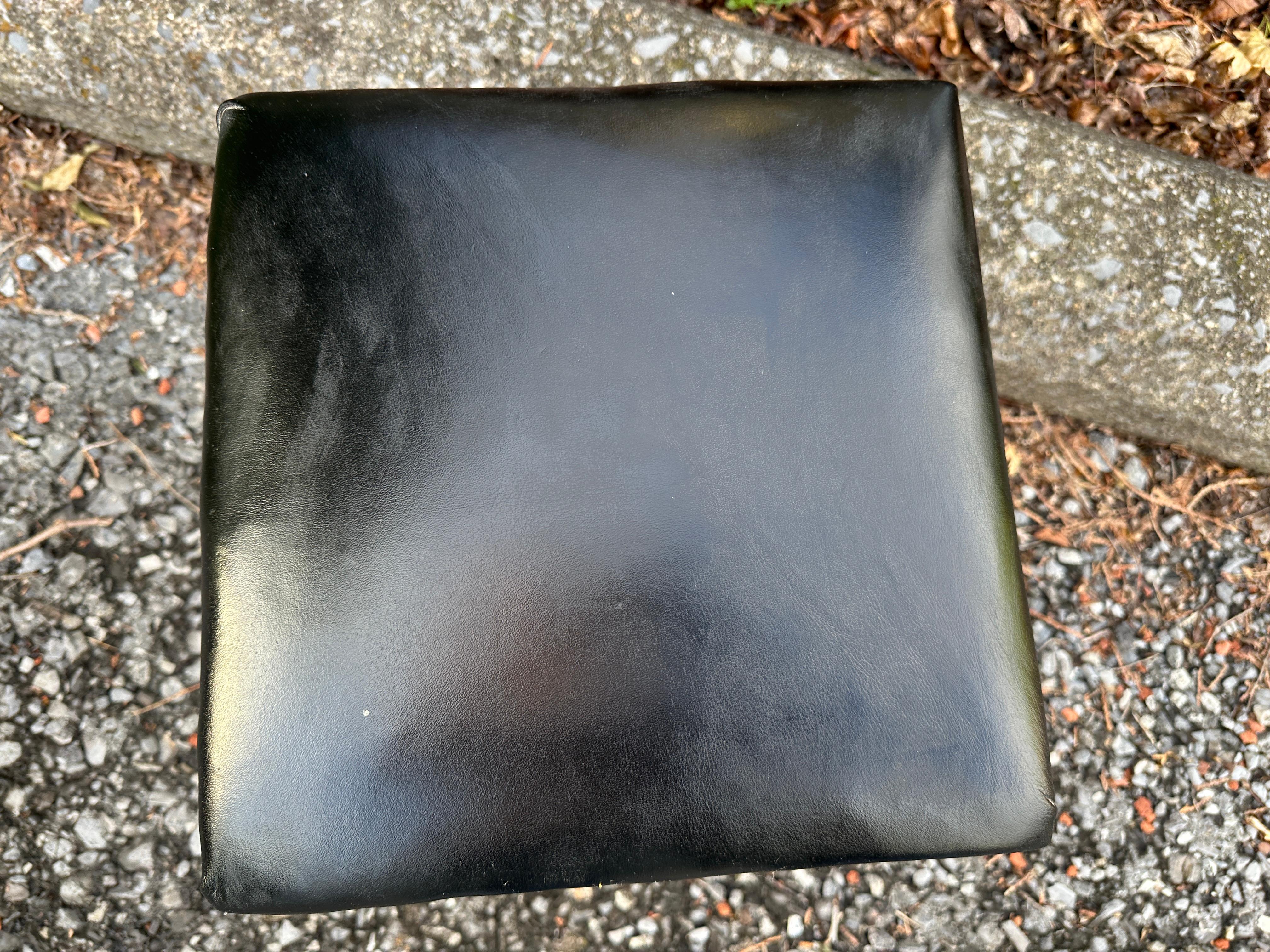 Antique Arts & Crafts Footstool - 

This is a nice antique Arts & Crafts Footstool from the early 1900s in good condition.  The seat has been recovered with top quality, hand-spun black leather and filled with cotton and hair - NO FOAM!
With minor