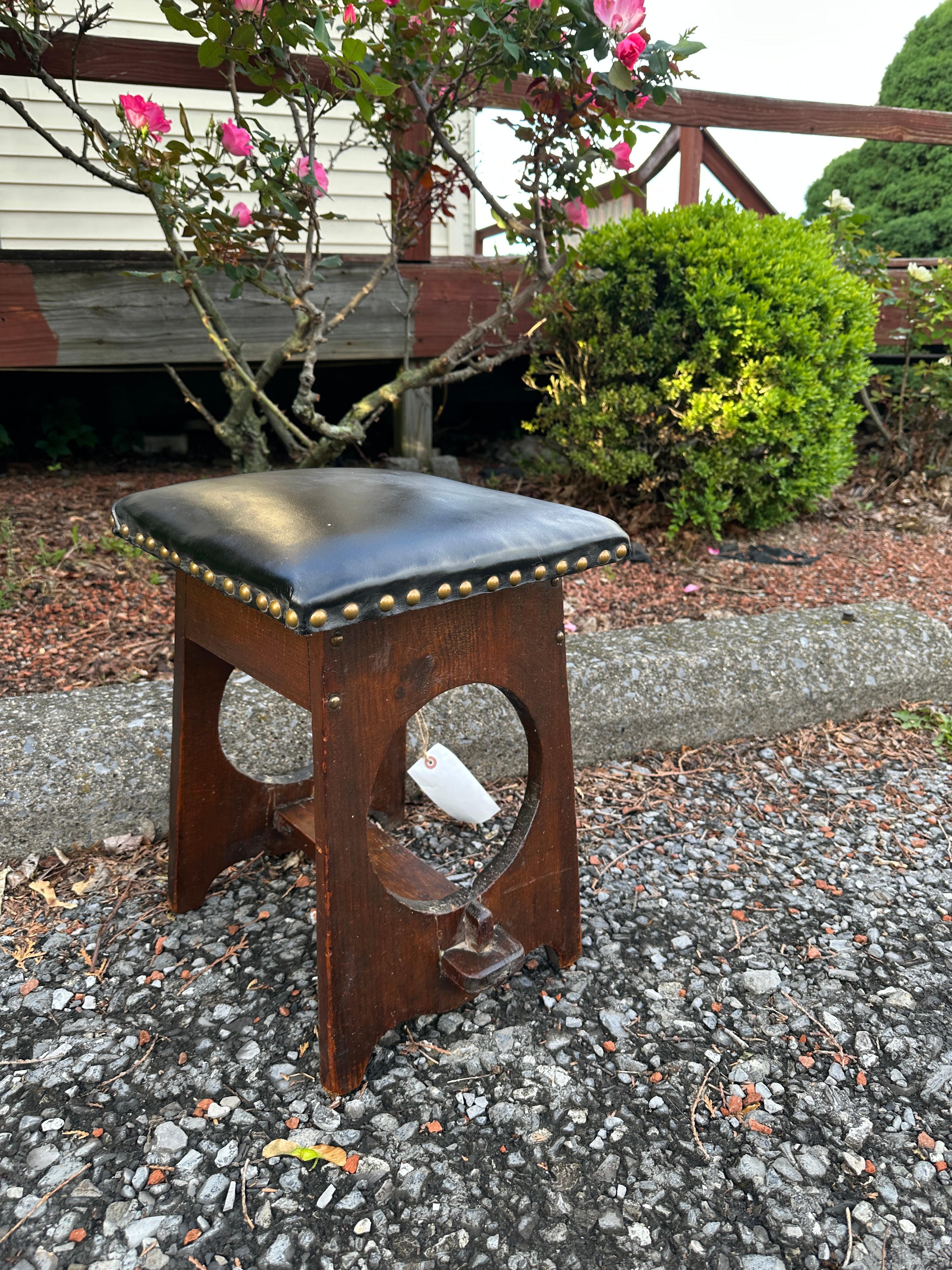 American Antique Arts & Crafts  CUSHMAN Footstool -  Stickley era  W8026 For Sale