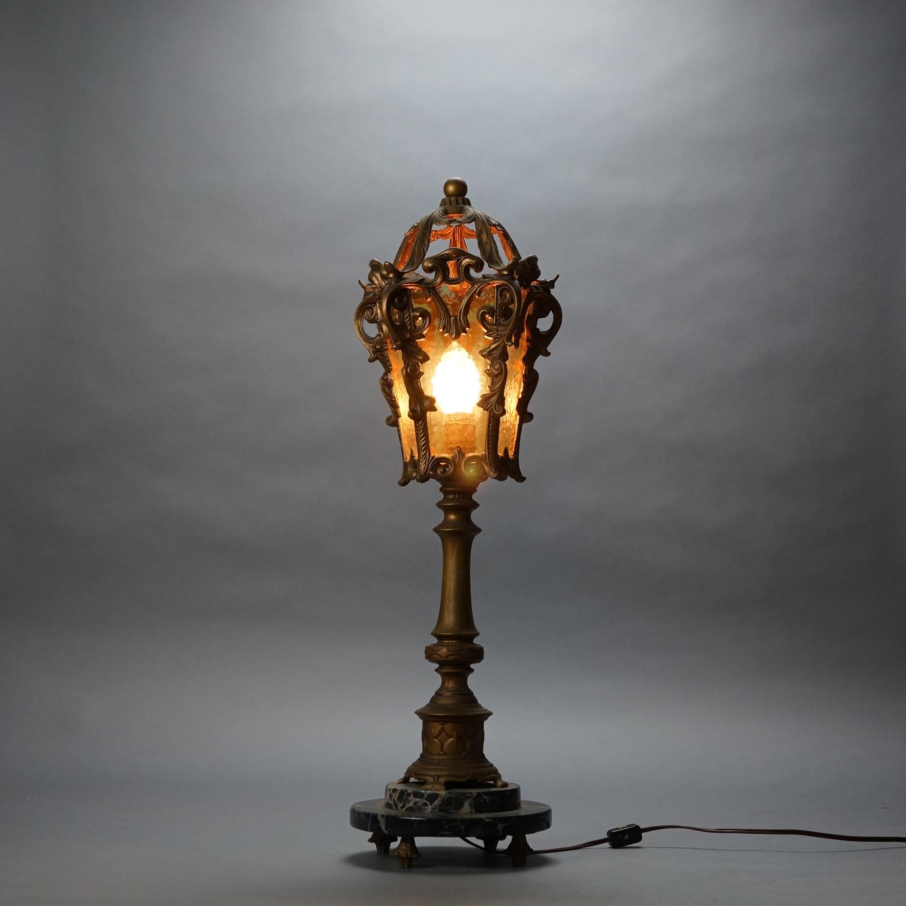 Antike Arts and Crafts-Tischlampe aus gehämmertem Bernsteinglas, Fackel, um 1920 im Angebot 3