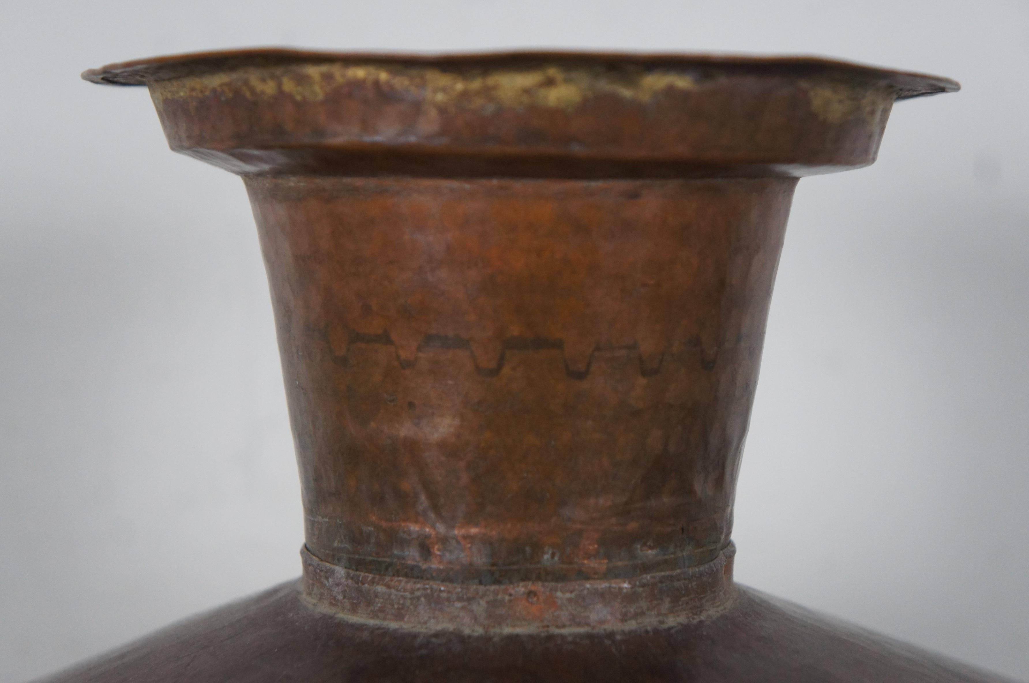 Antique Arts & Crafts Hammered Dovetailed Copper Jug Vase Urn In Good Condition In Dayton, OH