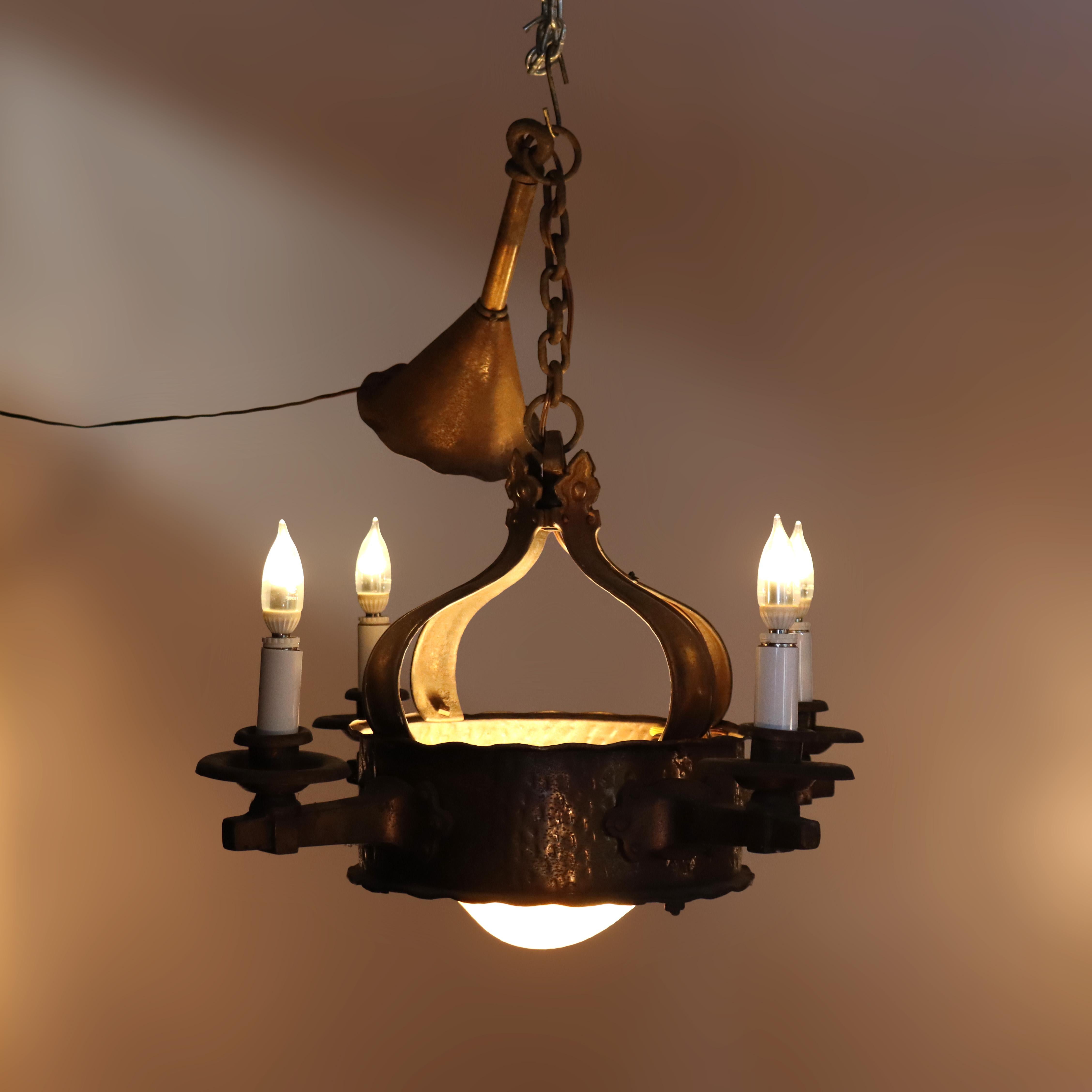 Lustre à 4 lumières en métal martelé Arte Antiques & Crafts C1920
Mesures - 37 3/4