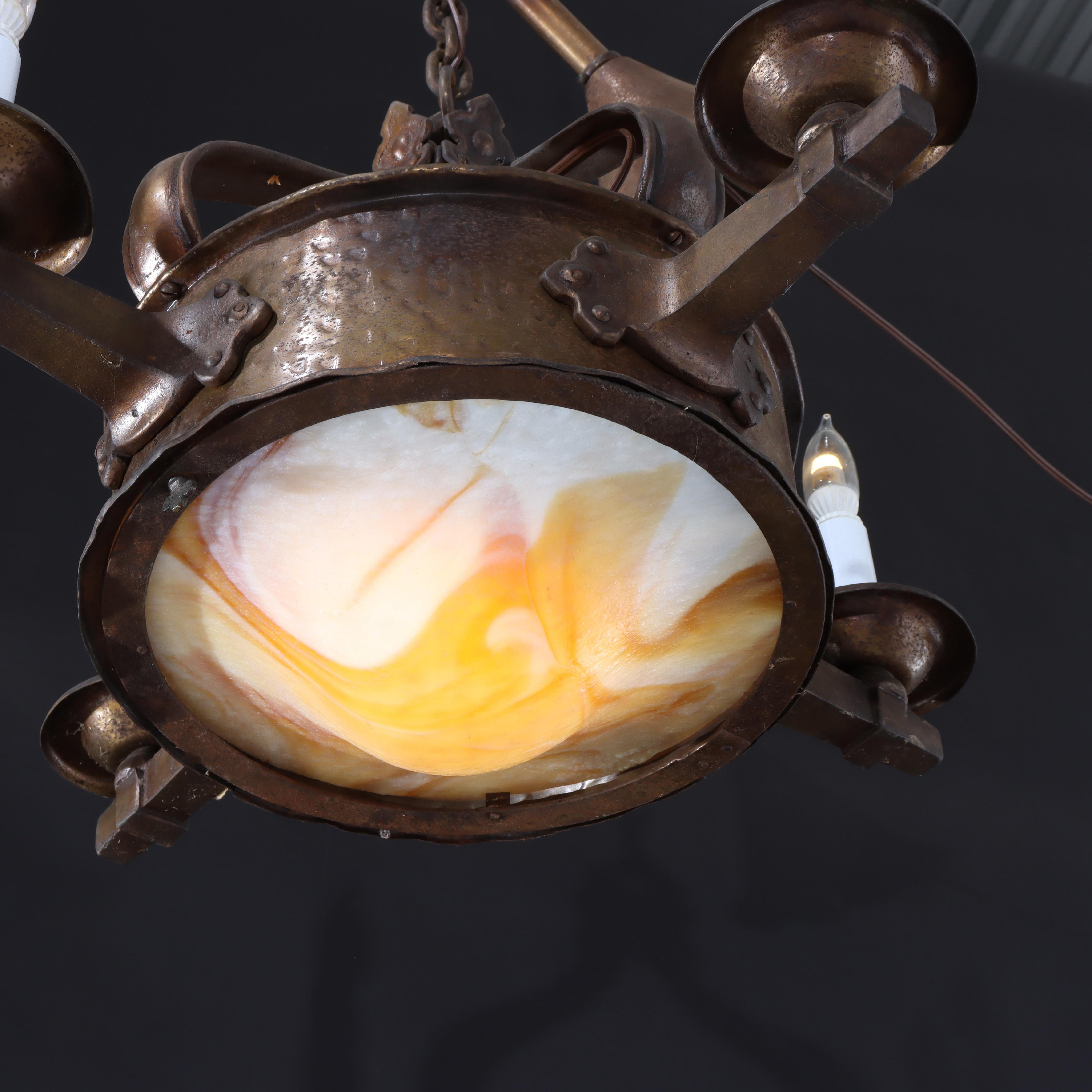 Lustre à 4 lumières en métal martelé Arte Antiques & Crafts C1920 en vente 2