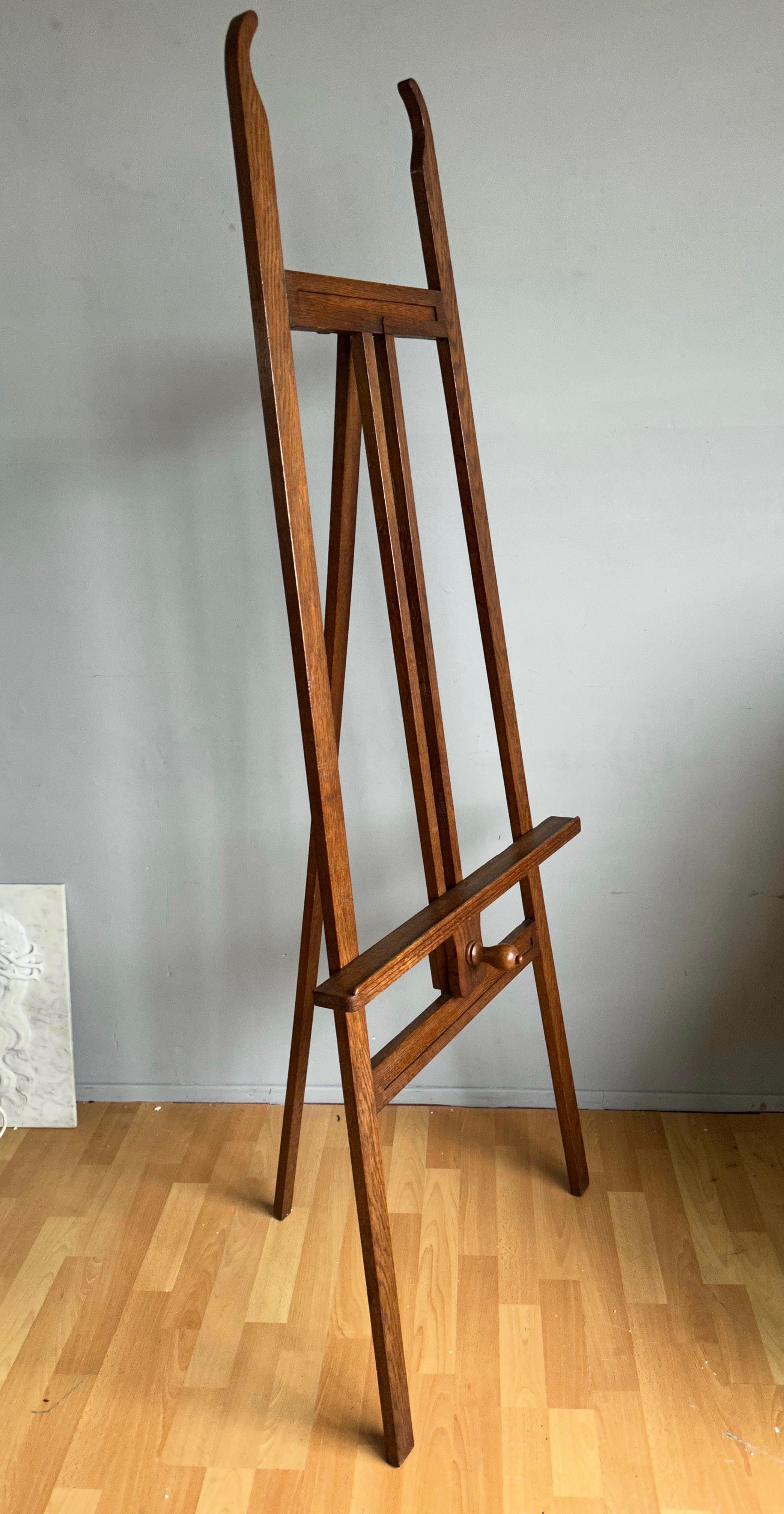 Excellent condition, Arts & Crafts handmade solid oakwood picture stand. 

This beautiful gallery easel is another one of our recent rare finds and it most certainly is a joy to own and look at. Thanks to the solid oak structure and the three