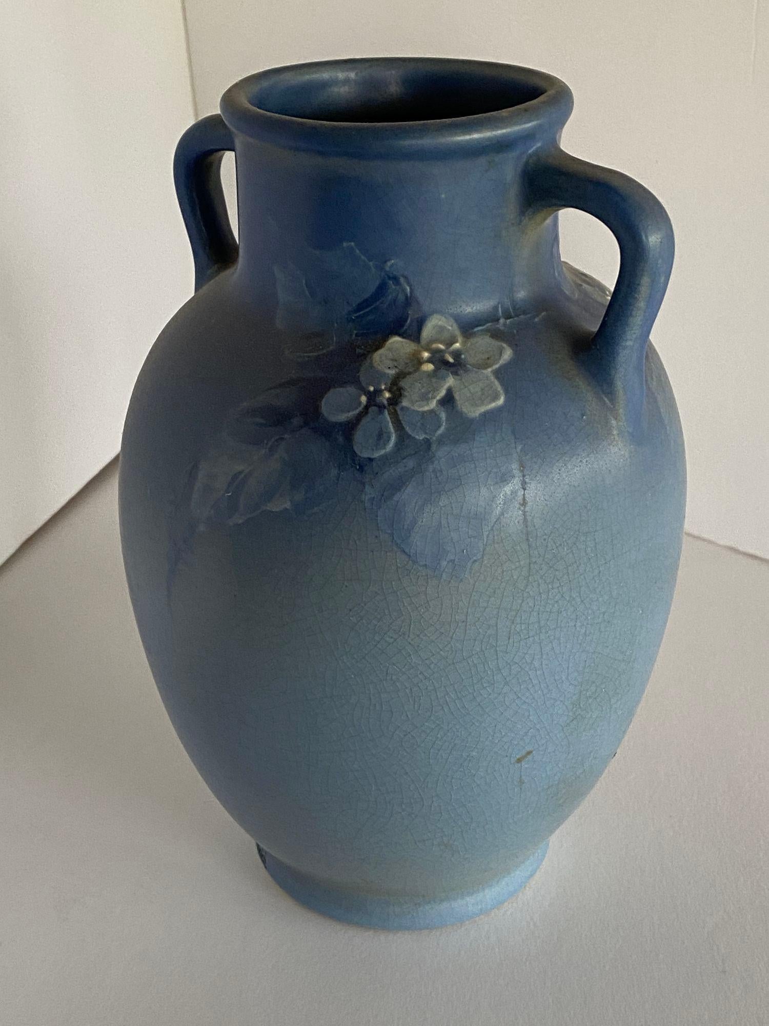 Americano Vaso antico in ceramica artistica dipinta a mano di Weller Pottery in vendita