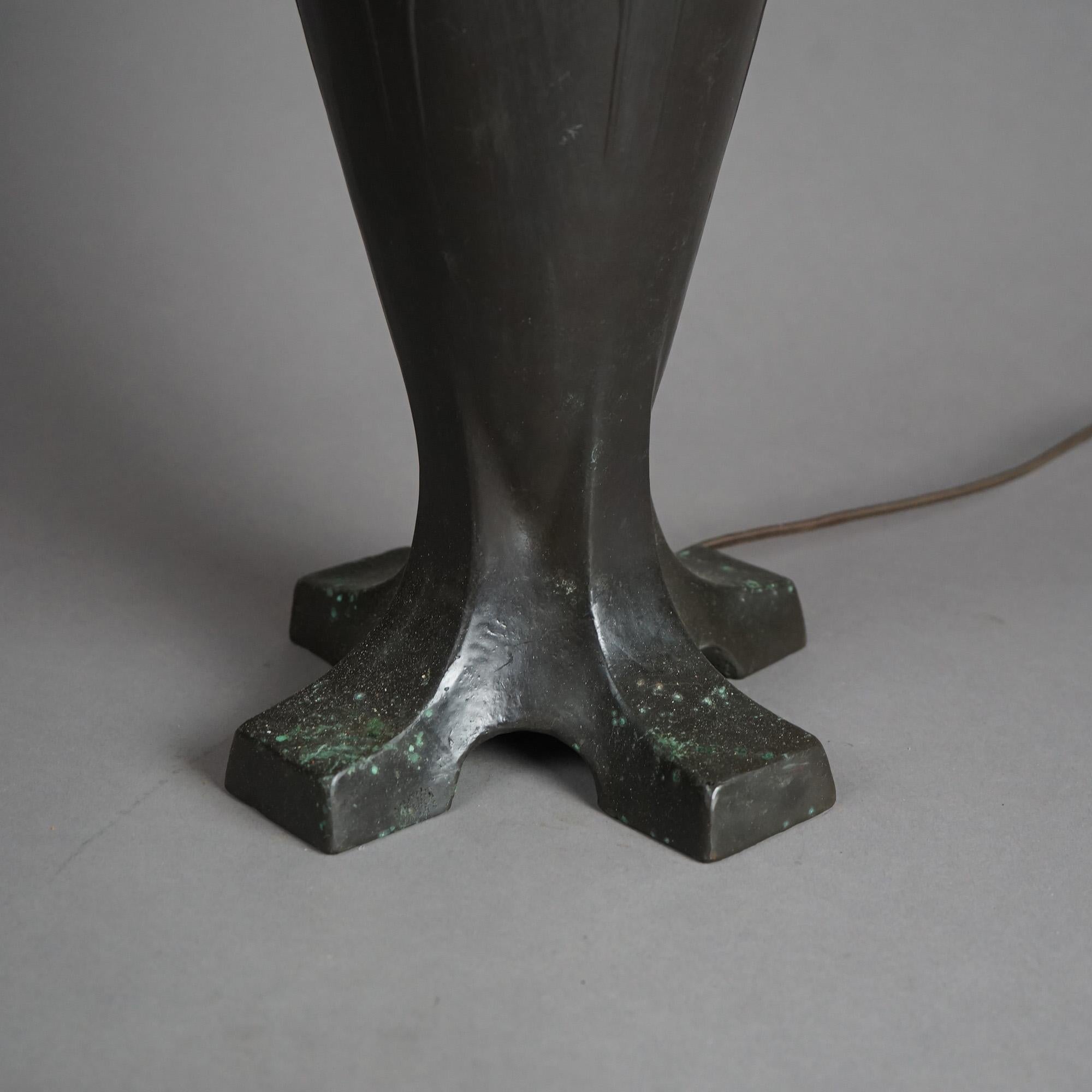 Ancienne lampe de bureau de style Handel Arts & Crafts en verre plombé sur base en bronze vers 1920 en vente 3