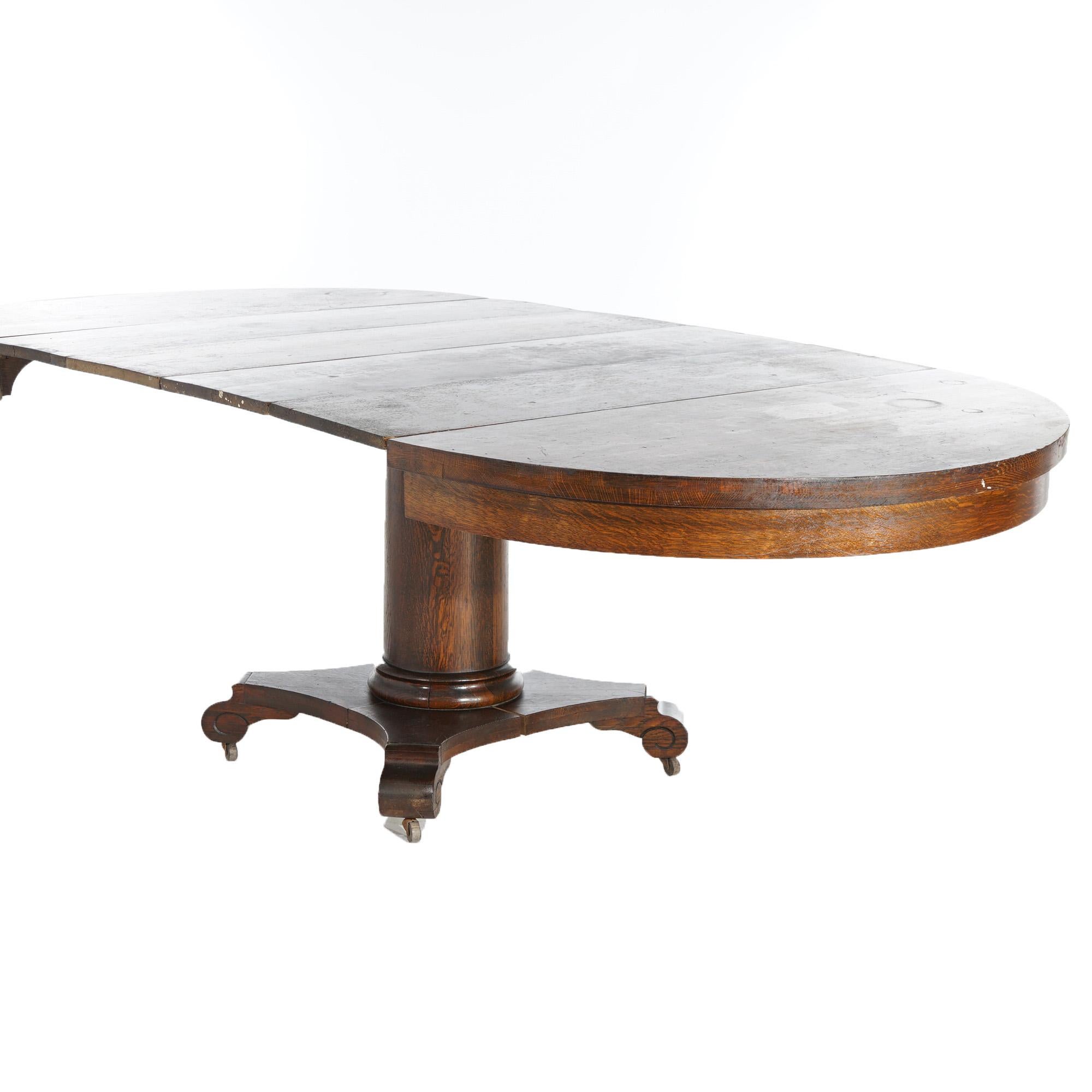 Antique Arts & Crafts Indian Head Co. Oak Dining Table with Four Leaves, c1910 In Good Condition In Big Flats, NY