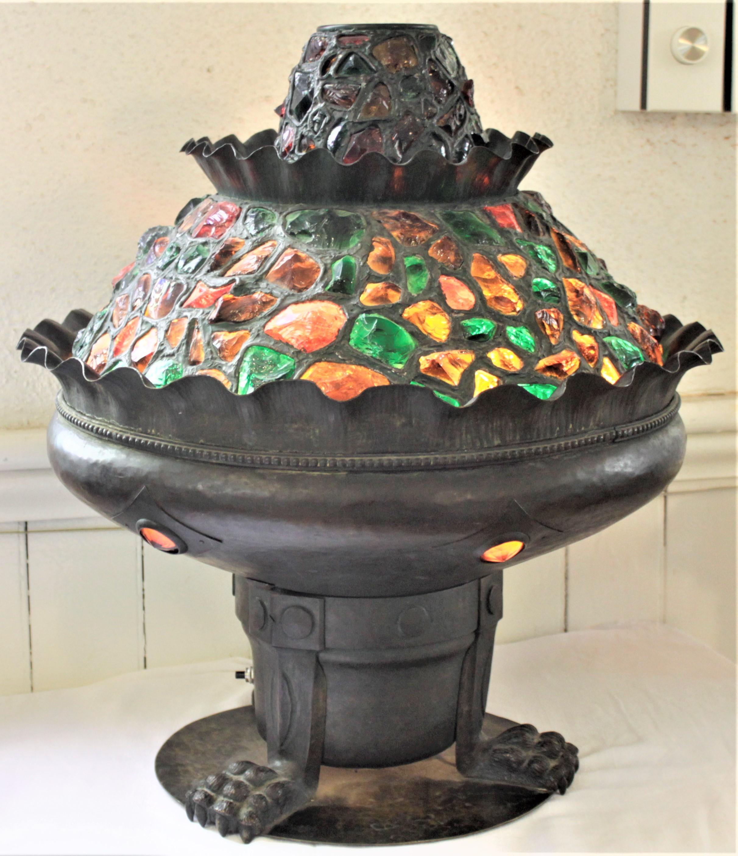 Incrusté Antique Arts & Crafts Large Copper Indoor Fountain Table Lamp or Accent Light en vente