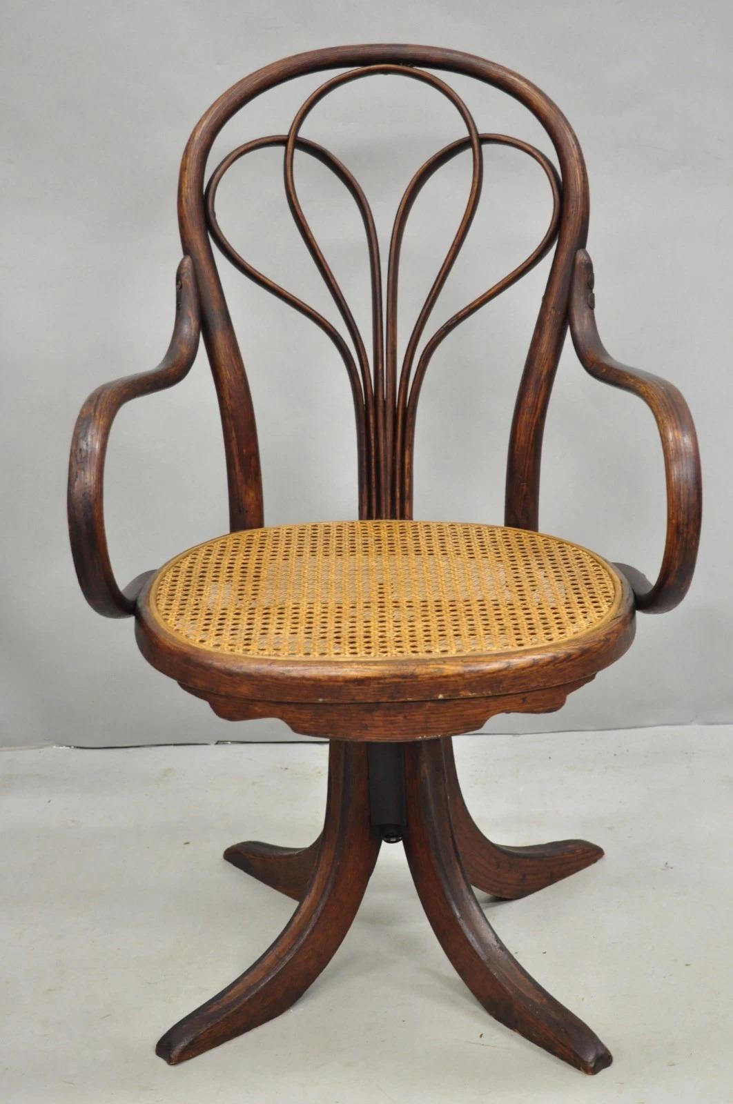 Sedia girevole da capitano in legno e canna di Oak di Michael Thonet in vendita 4