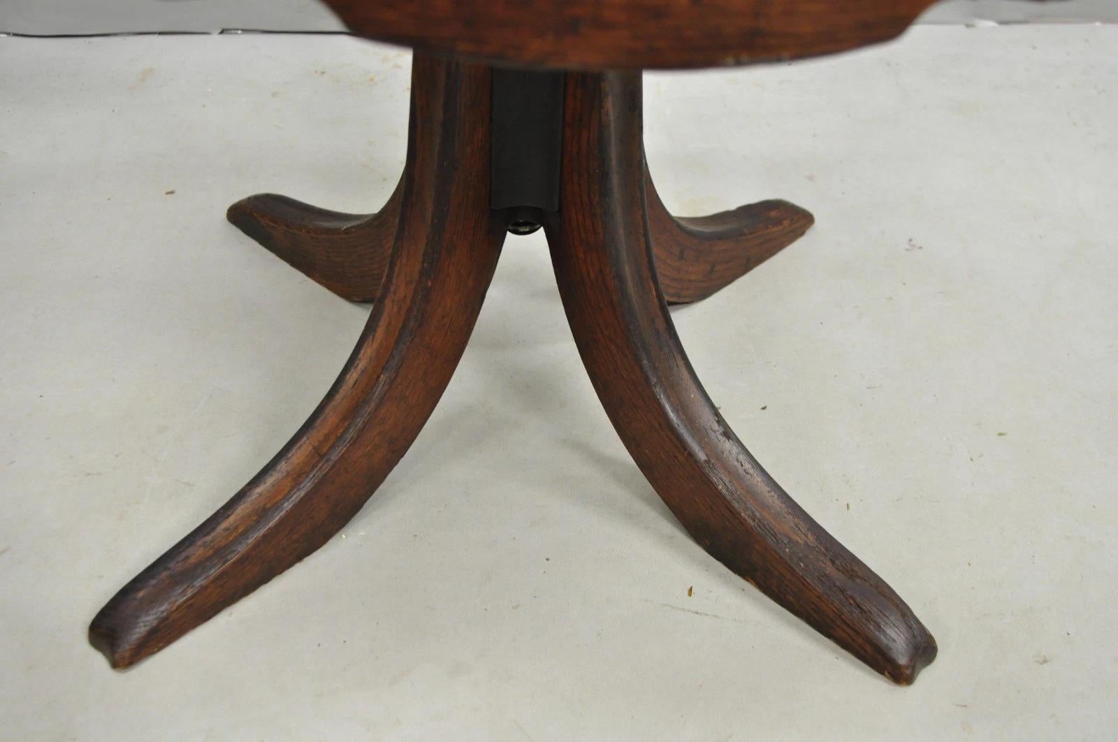 Sedia girevole da capitano in legno e canna di Oak di Michael Thonet In condizioni buone in vendita a Philadelphia, PA