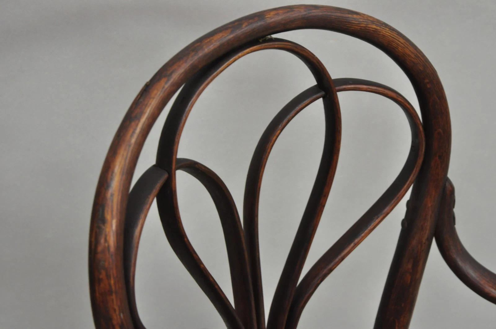 XX secolo Sedia girevole da capitano in legno e canna di Oak di Michael Thonet in vendita