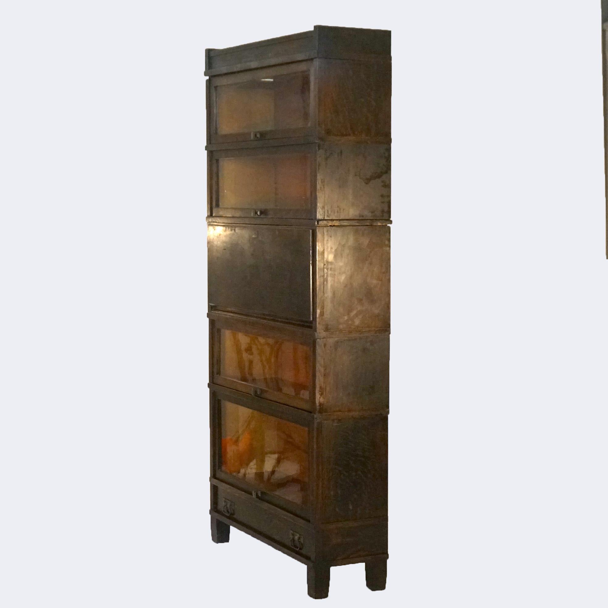 Antiguo Arts & Crafts Mission Globe Wernicke Secretario de barrister de roble de cinco pilas en venta 2