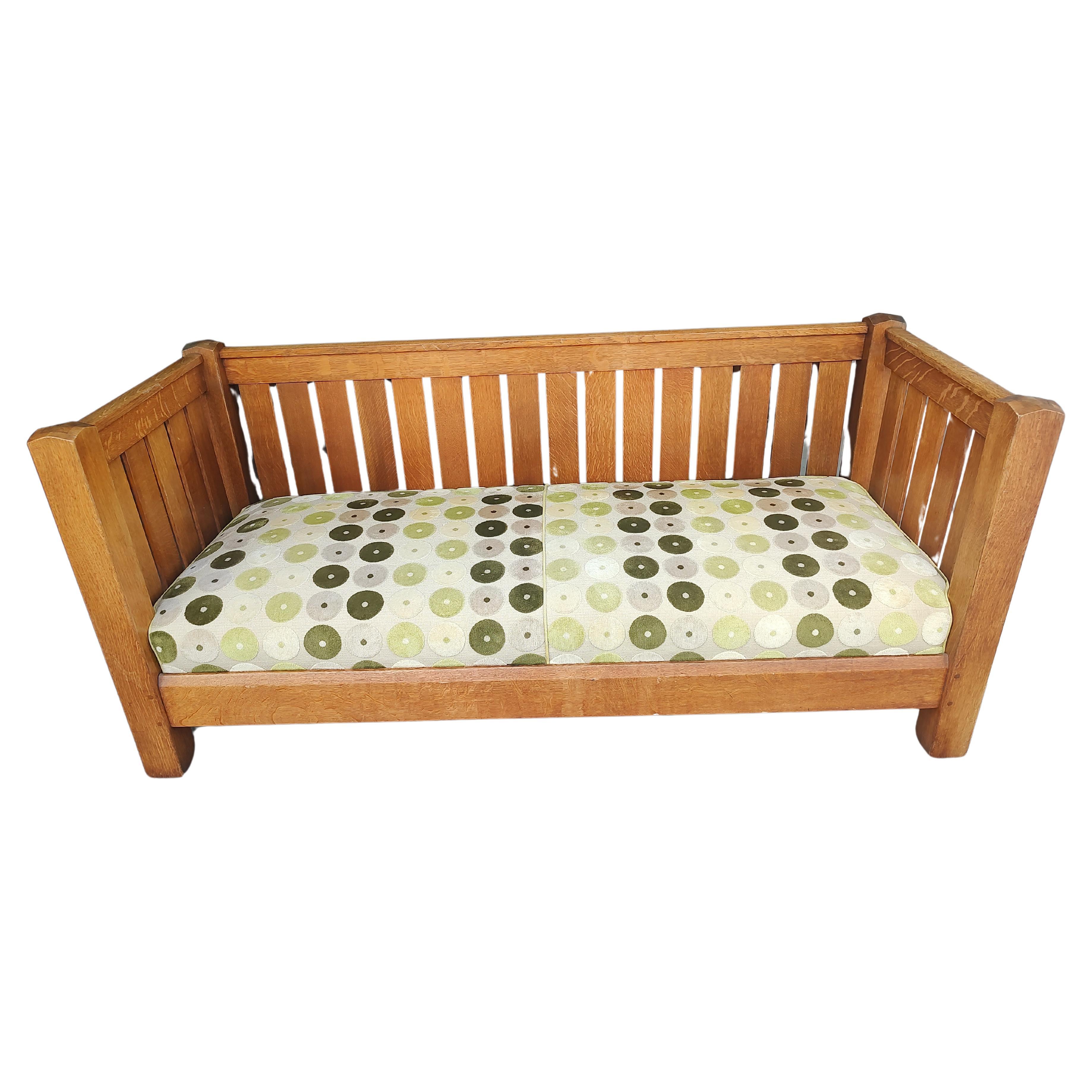 Antique Arts & Crafts Mission L &JG Stickley Even Arm Oak Settle #281 en Bueno estado para la venta en Port Jervis, NY