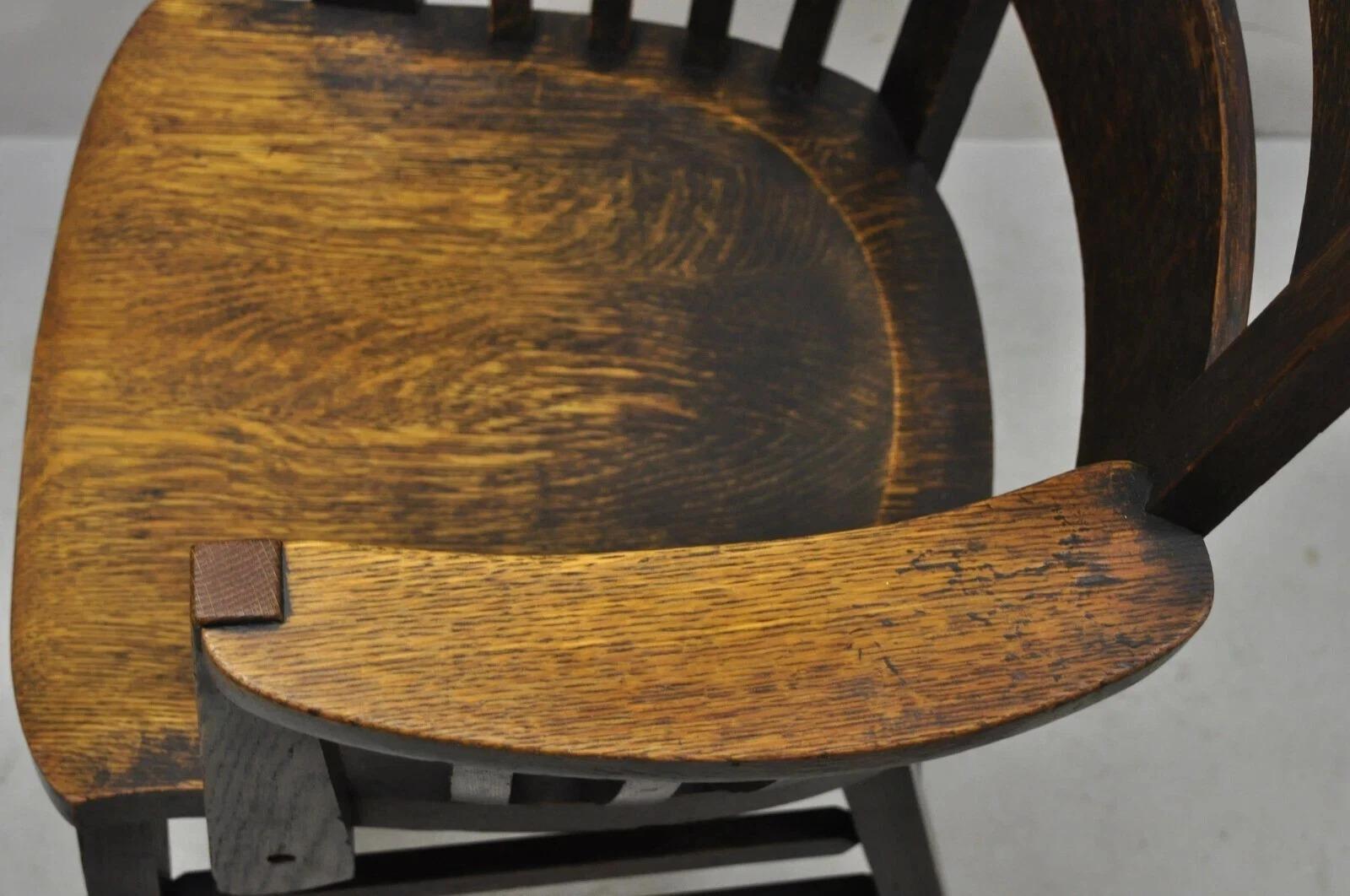 Antiguo Sillón Escolar Arts & Crafts Mission Arts & Crafts Oak Bowed Spindle Plank Seat en venta 1