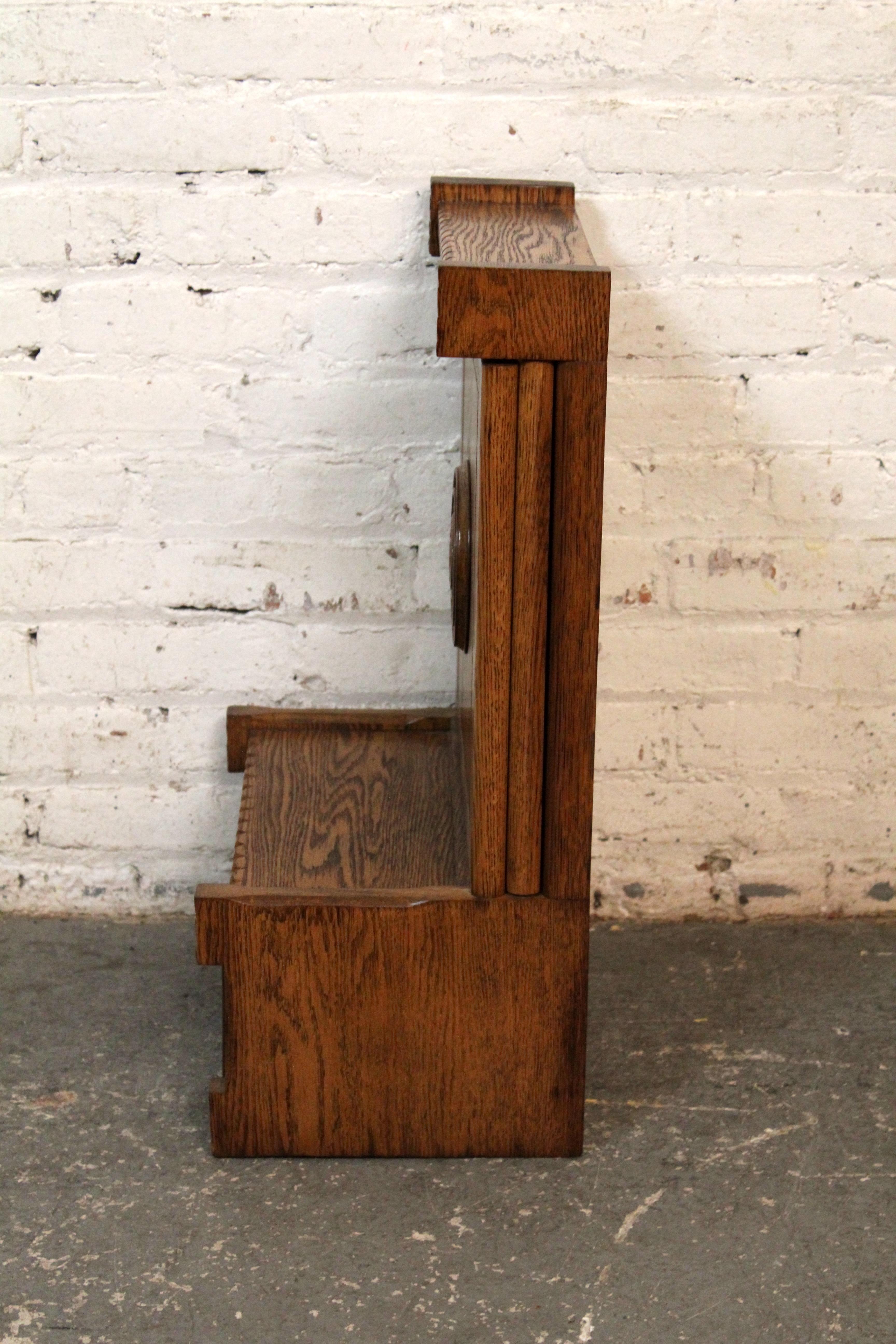 Sculpté Antique Mission Arts & Crafts Oak Fold Mirror de rasage pliant en vente