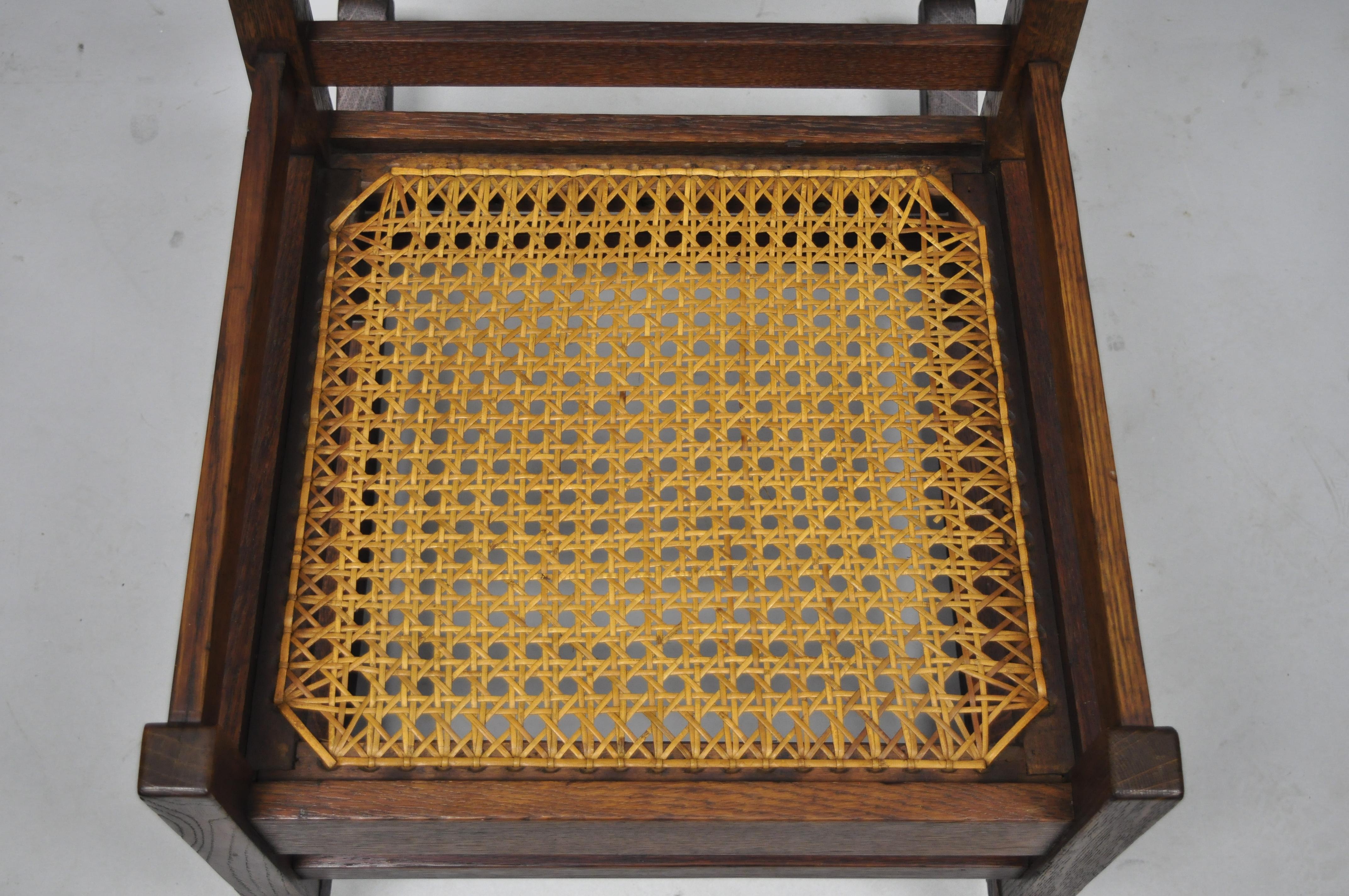 Ancienne chaise à bascule Mission Arts & Crafts Mission en chêne à dossier en échelle et à bascule en vente 1