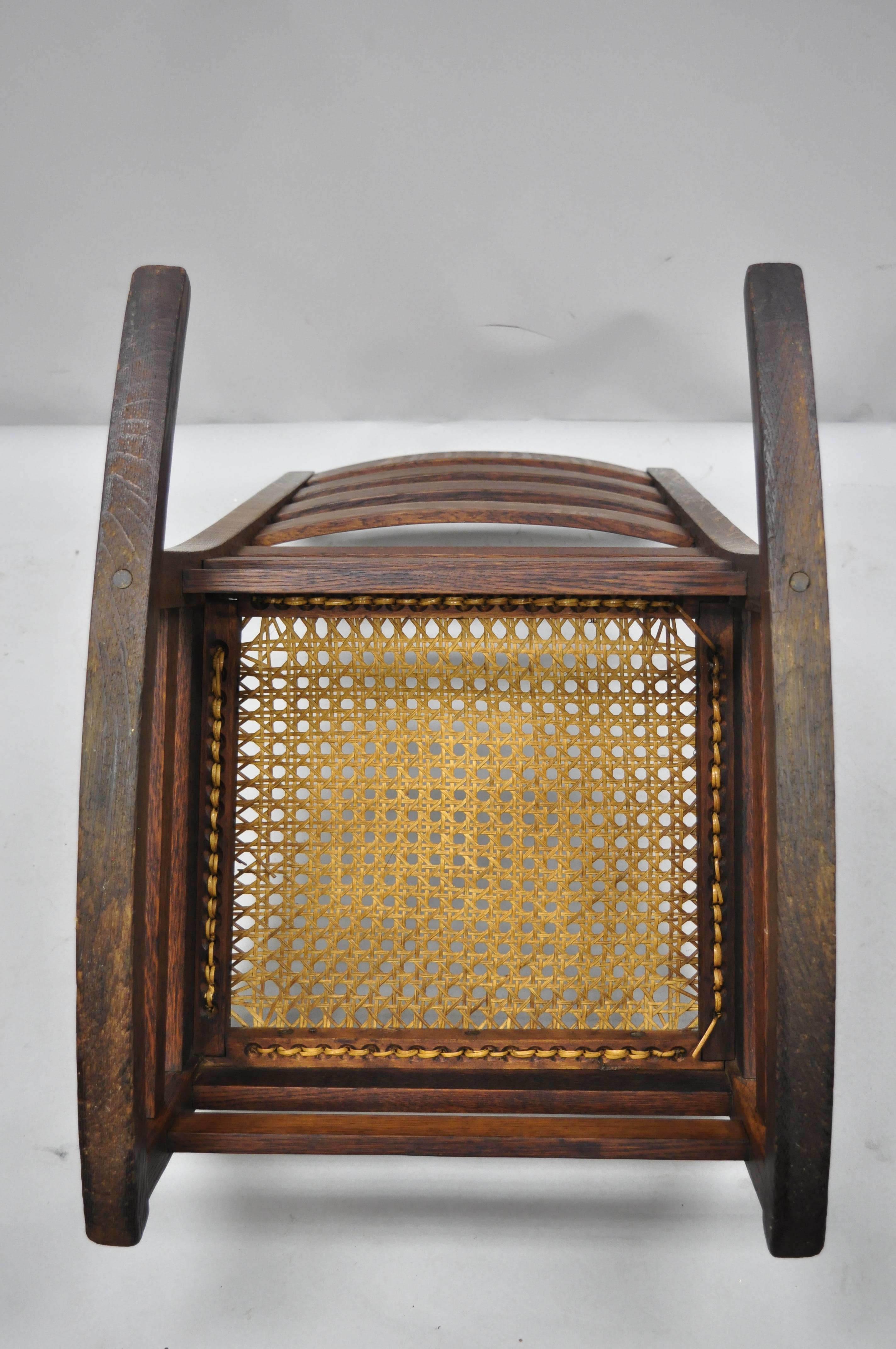 Ancienne chaise à bascule Mission Arts & Crafts Mission en chêne à dossier en échelle et à bascule en vente 2