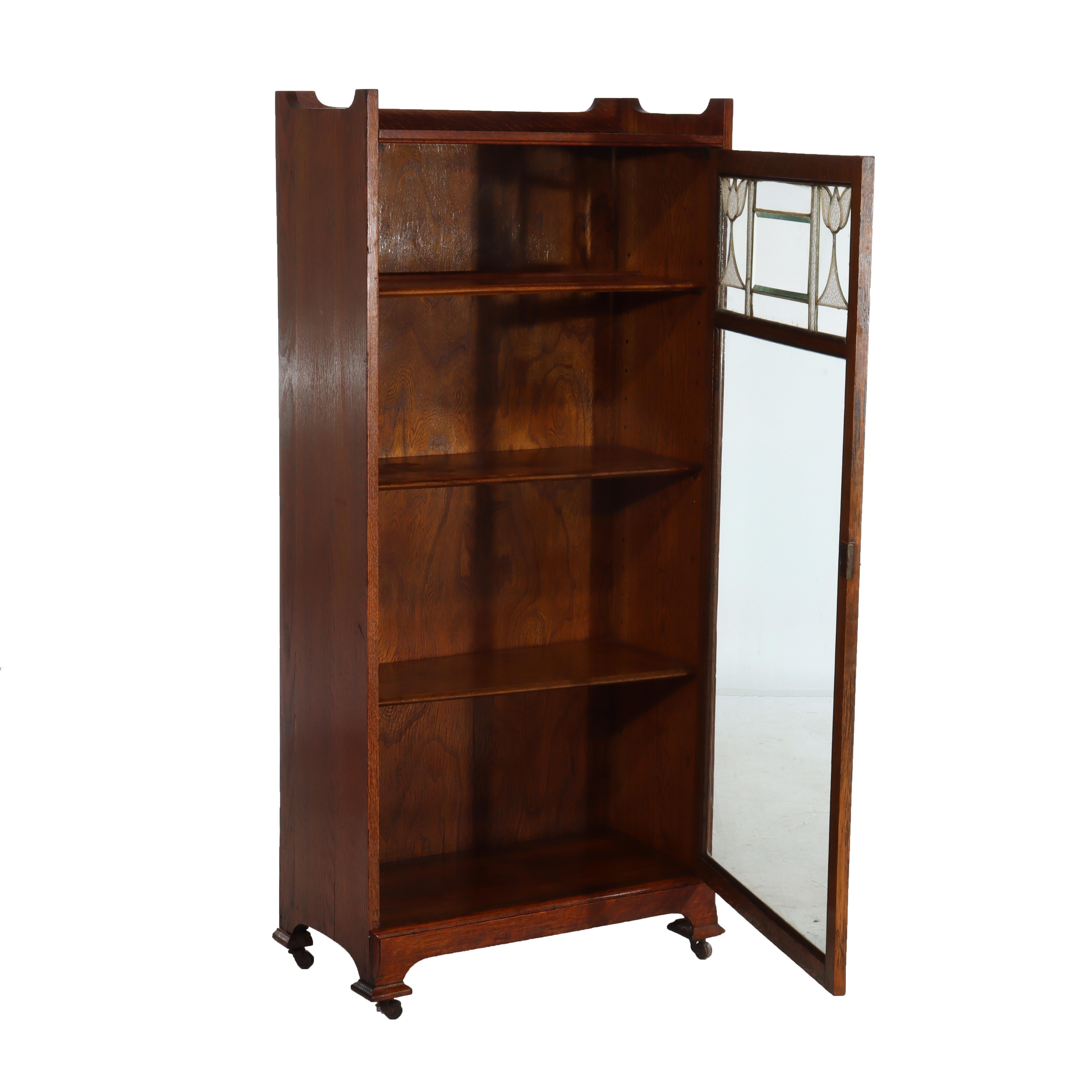 Chêne Ancienne bibliothèque à une porte en chêne à vitres plombées Mission Arts & Crafts c1920 en vente