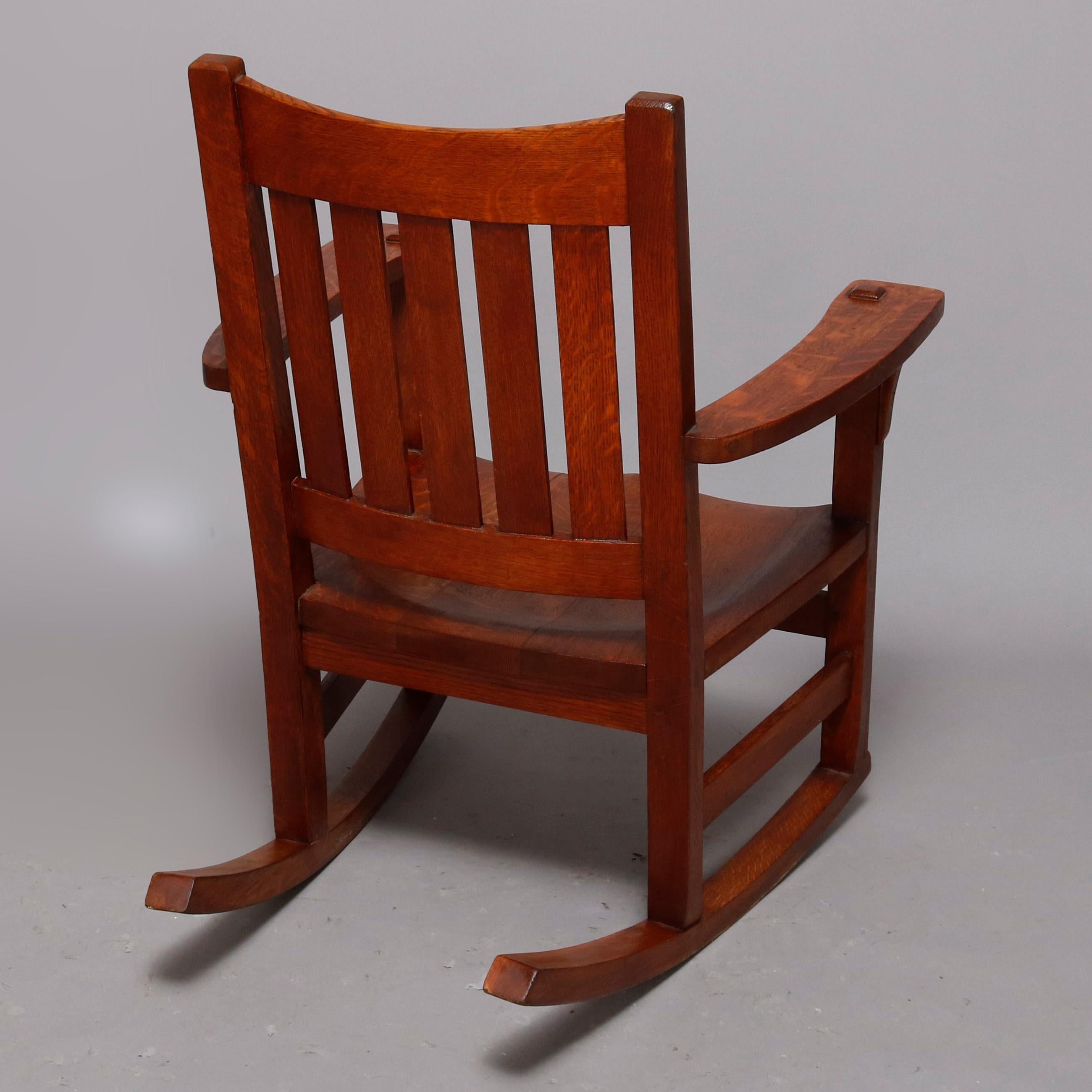 Américain Ancienne chaise à bascule Mission en chêne de style Arts & Crafts, vers 1920