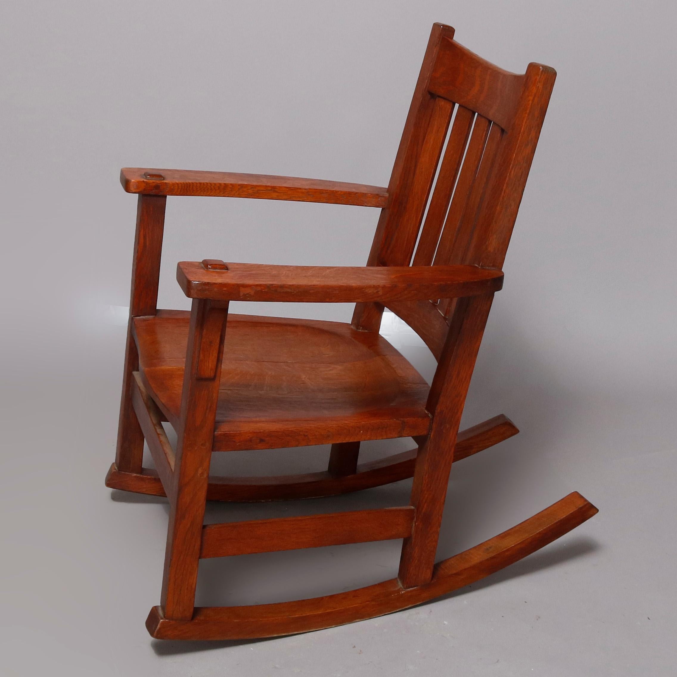 Ancienne chaise à bascule Mission en chêne de style Arts & Crafts, vers 1920 Bon état à Big Flats, NY