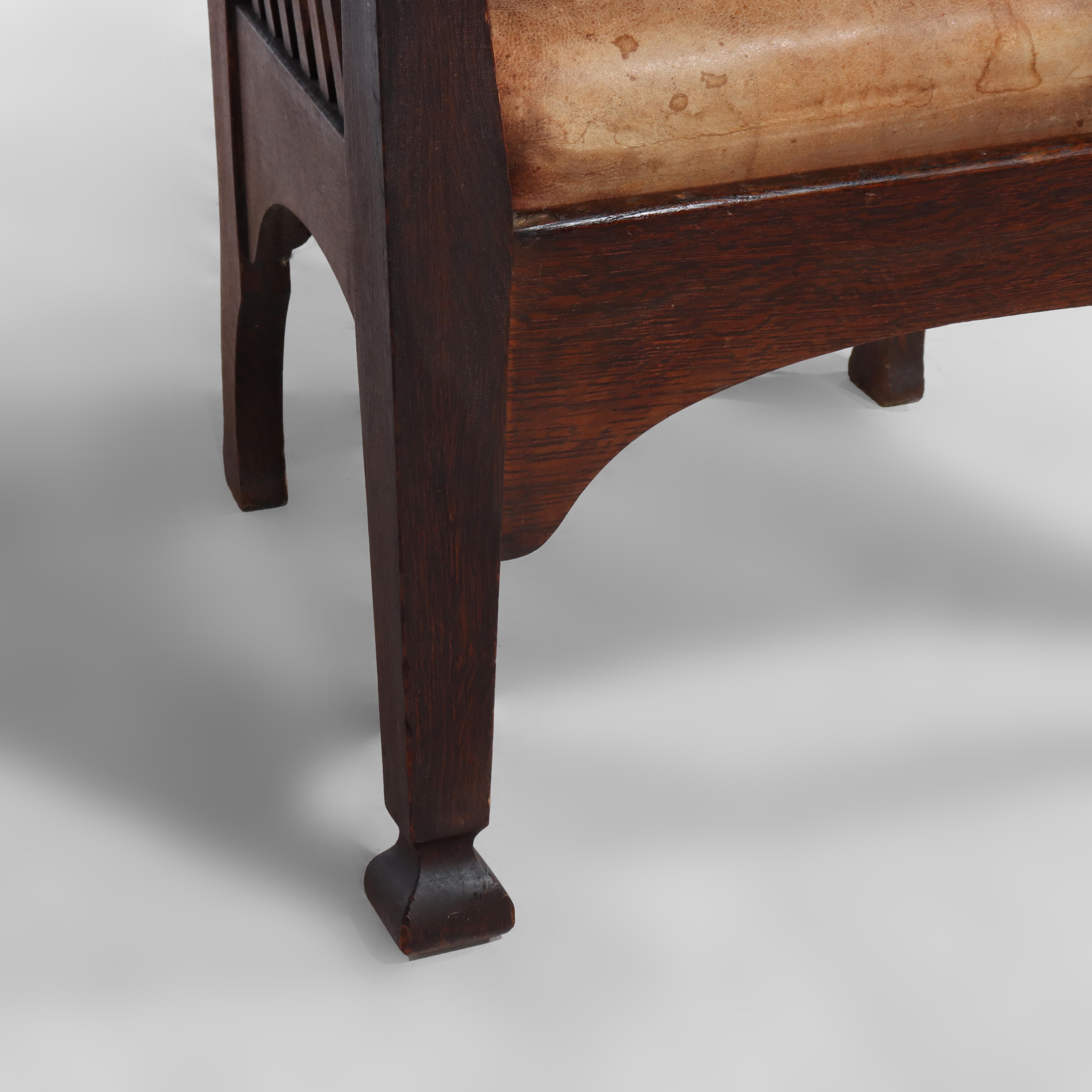 Sillón Antiguo Arts & Crafts Mission Oak Spindle Back Con Cojín De Cuero en Bueno estado para la venta en Big Flats, NY