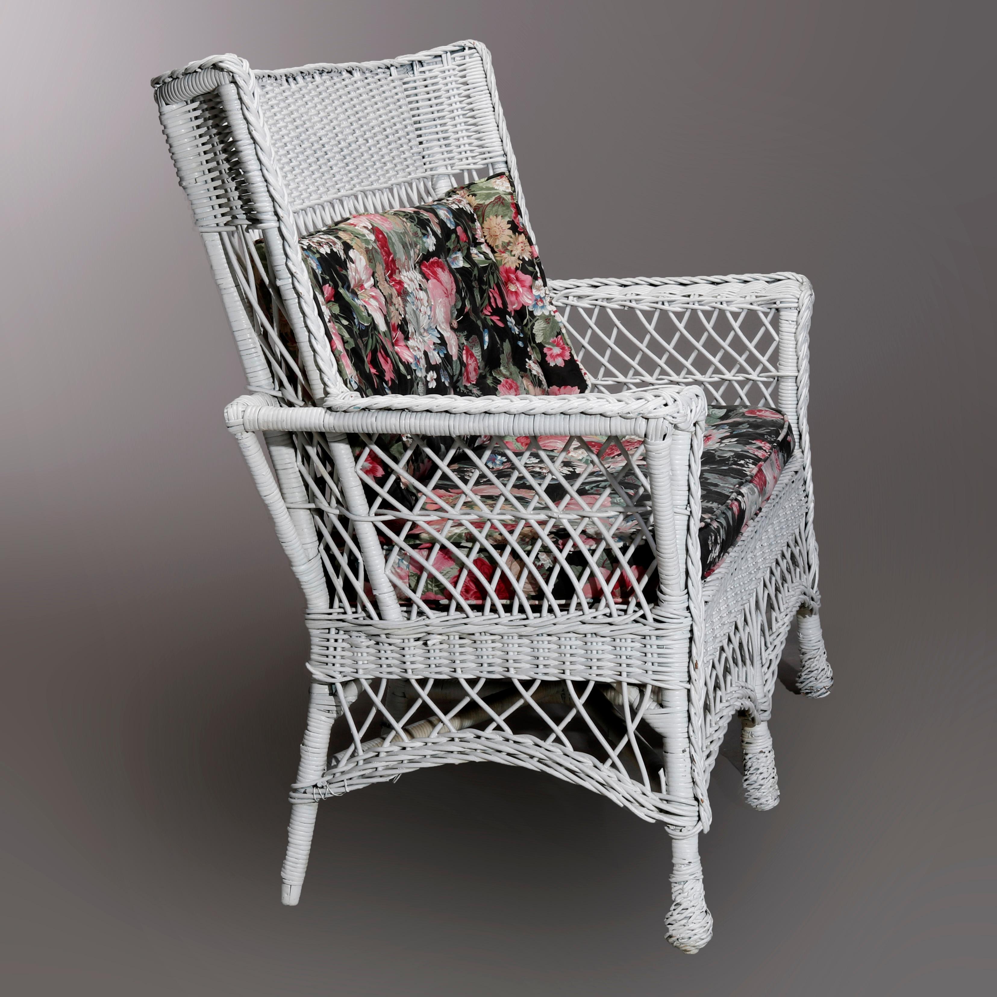 Antique Arts & Crafts Mission Style Wicker Settee, Circa 1910 In Good Condition In Big Flats, NY