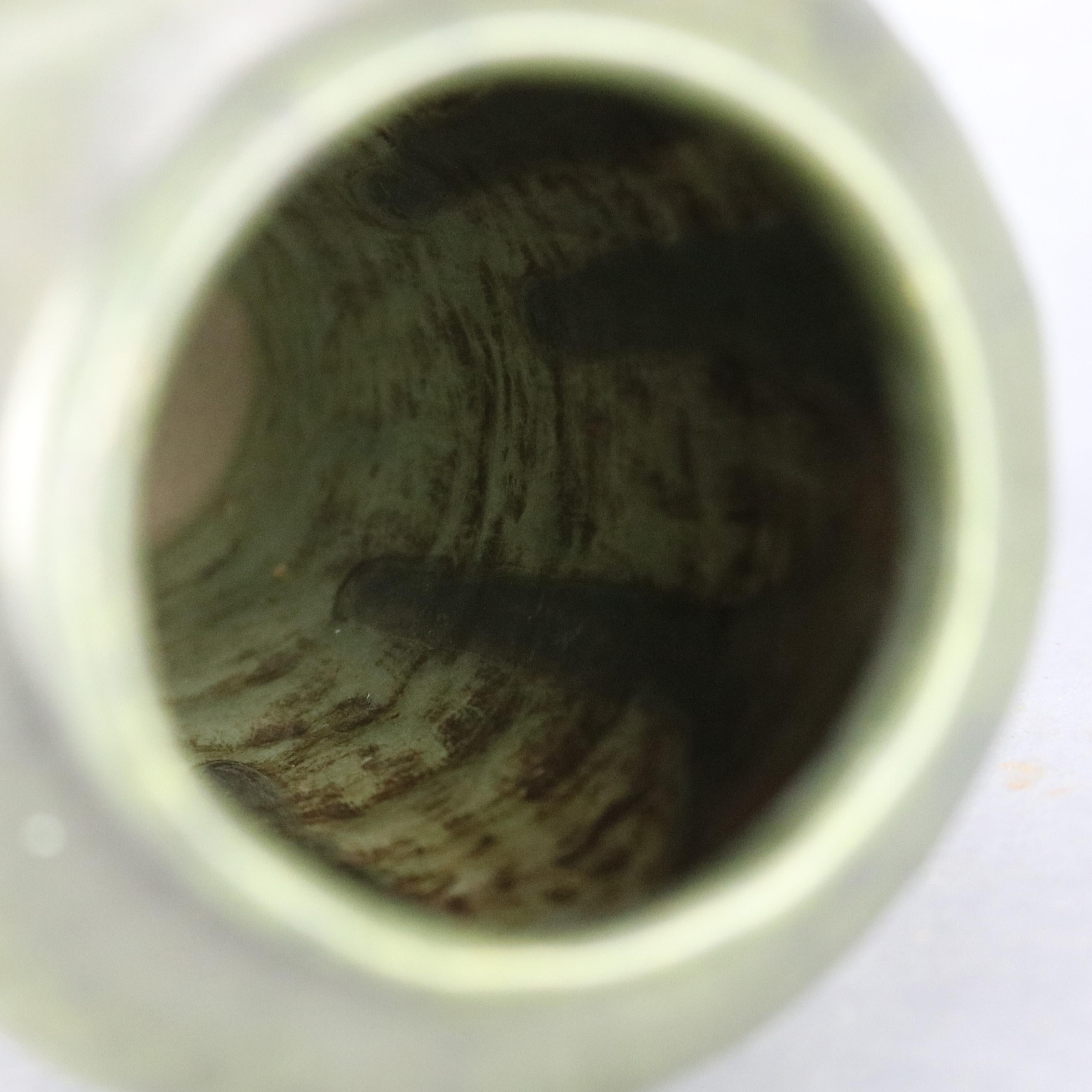 Arts & Crafts Grueby School Pottery Matte Vase, Circa 1910 In Good Condition In Big Flats, NY
