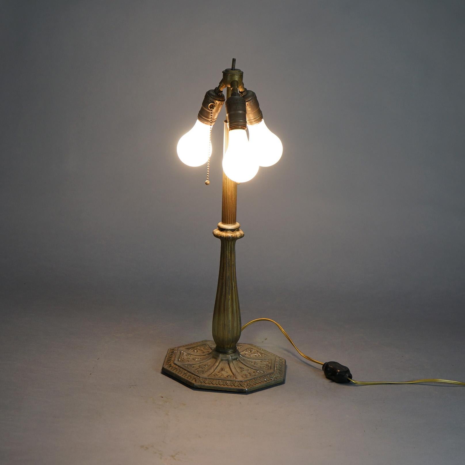 Ancienne lampe de bureau néoclassique Arts & Crafts Bradley & Hubbard en verre delag C1920 7