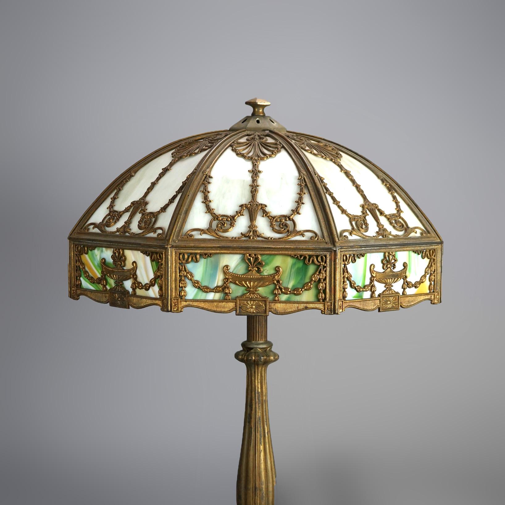 Américain Ancienne lampe de bureau néoclassique Arts & Crafts Bradley & Hubbard en verre delag C1920
