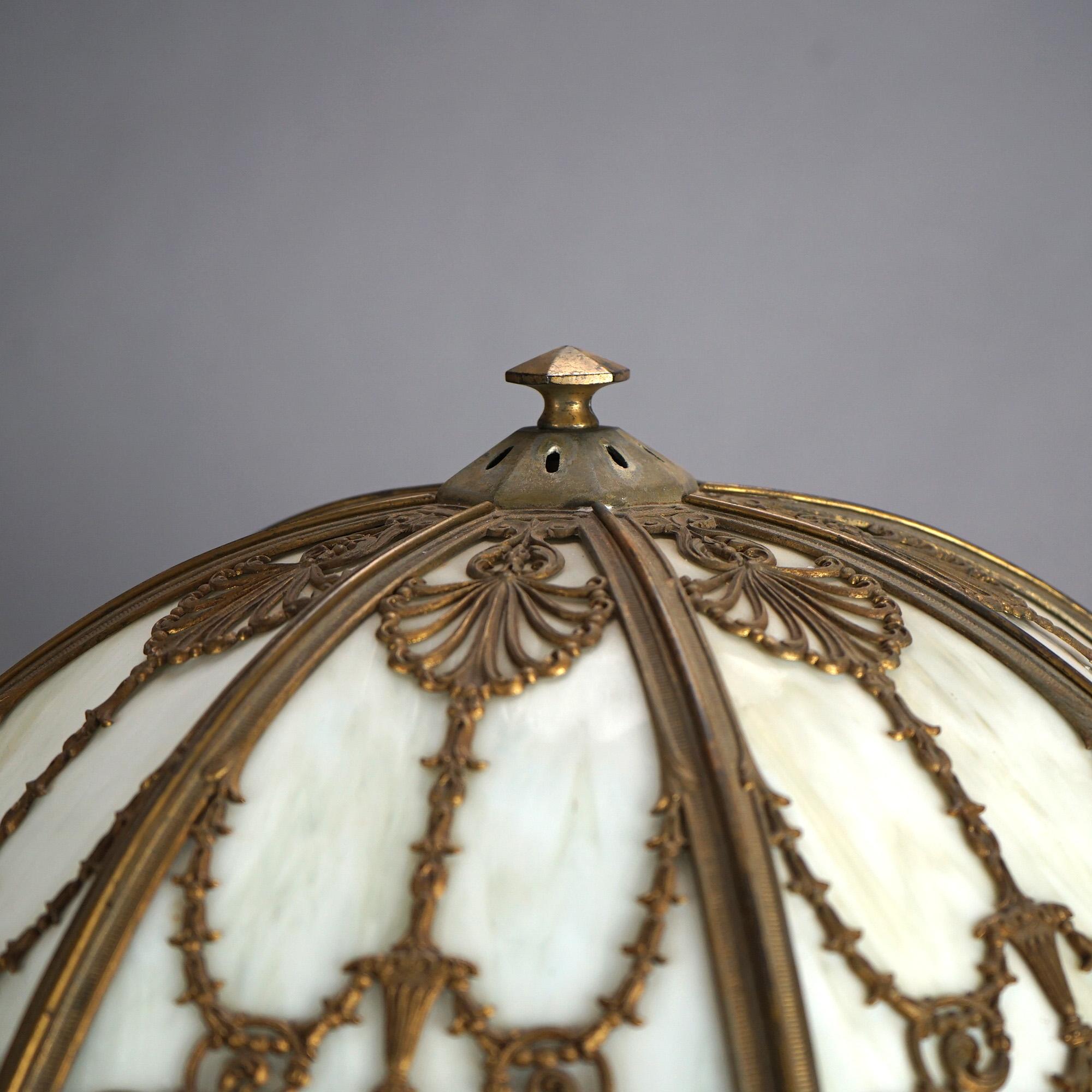 20ième siècle Ancienne lampe de bureau néoclassique Arts & Crafts Bradley & Hubbard en verre delag C1920