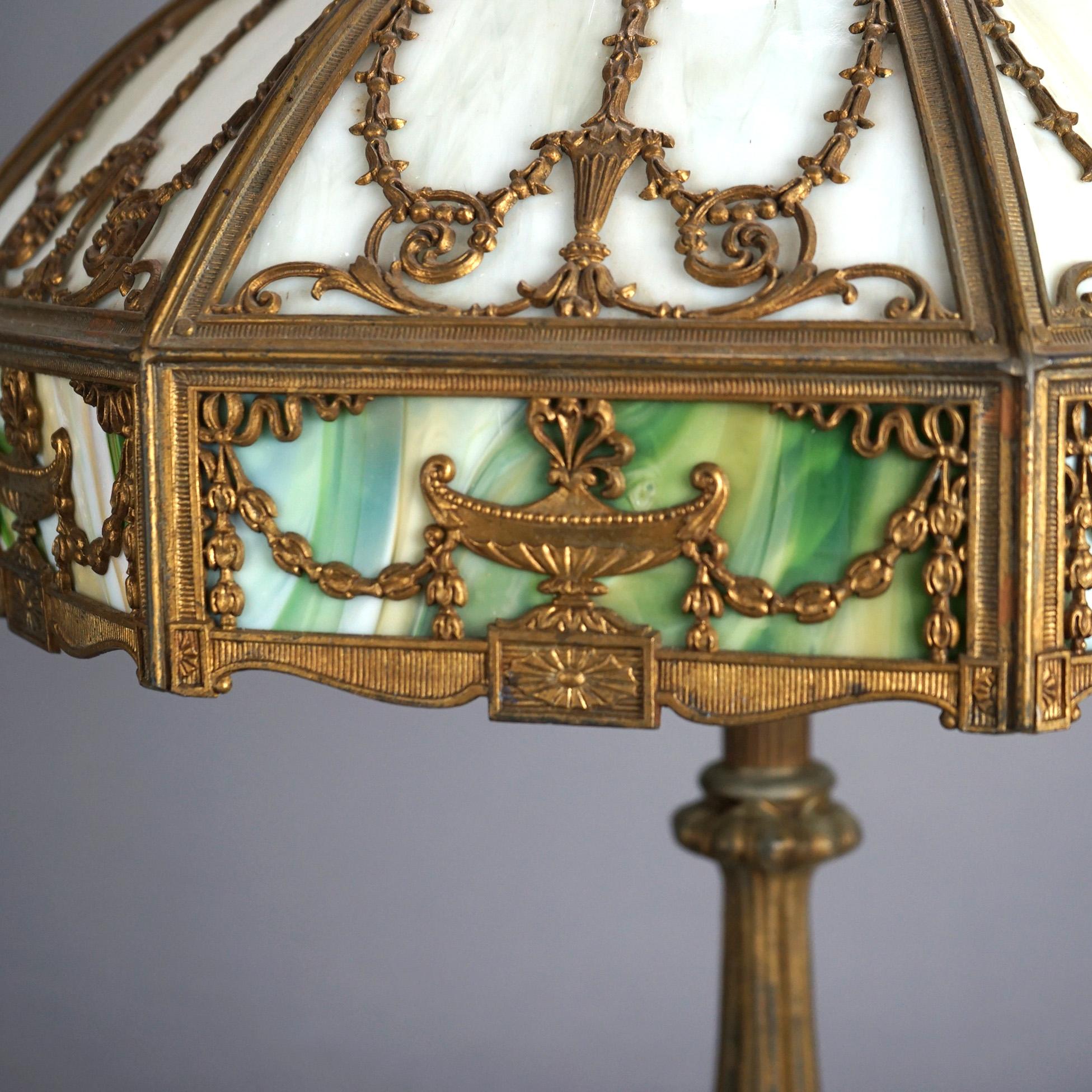 Verre de laitier Ancienne lampe de bureau néoclassique Arts & Crafts Bradley & Hubbard en verre delag C1920