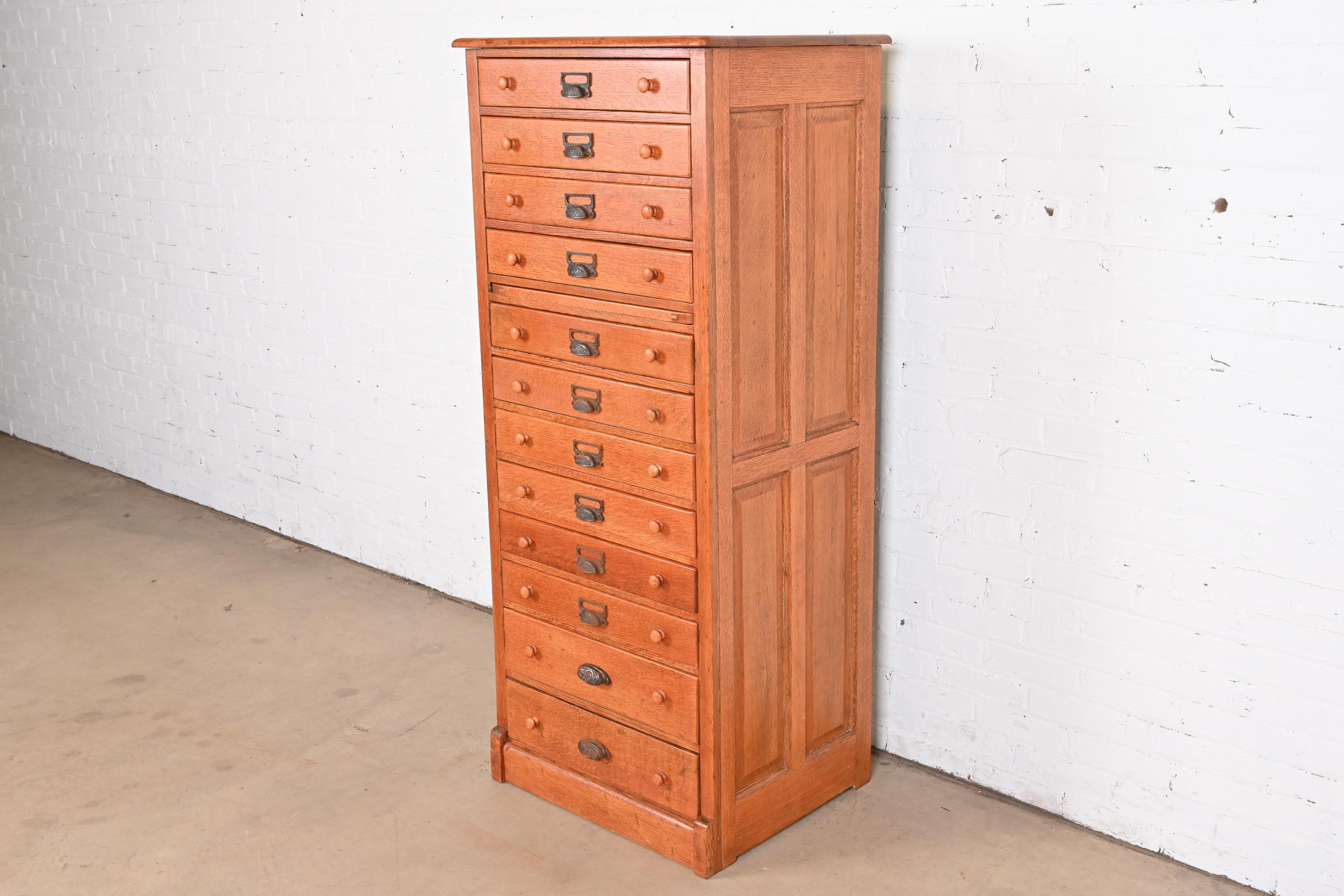 Antique Arts & Crafts Oak 12-Drawer Flat File Cabinet or Chest of Drawers In Good Condition For Sale In South Bend, IN