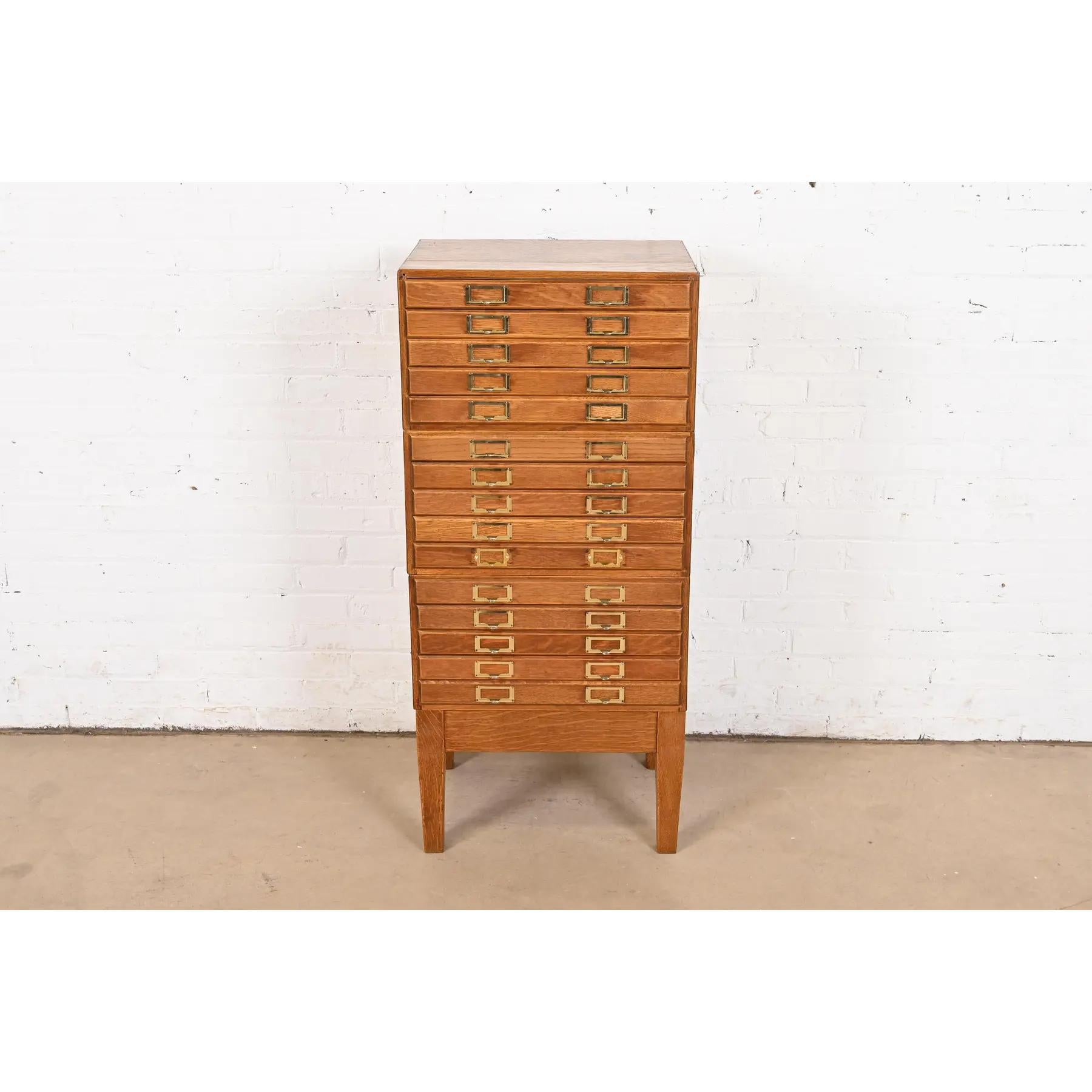 Archivador plano antiguo Arts & Crafts de 15 cajones de roble para planos de arquitecto Artes y manualidades en venta