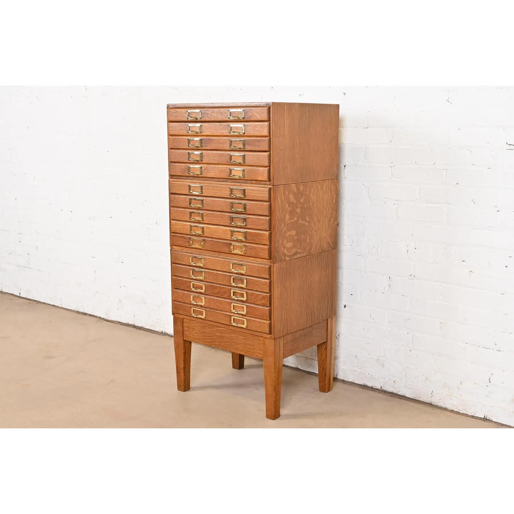 Archivador plano antiguo Arts & Crafts de 15 cajones de roble para planos de arquitecto Estadounidense en venta