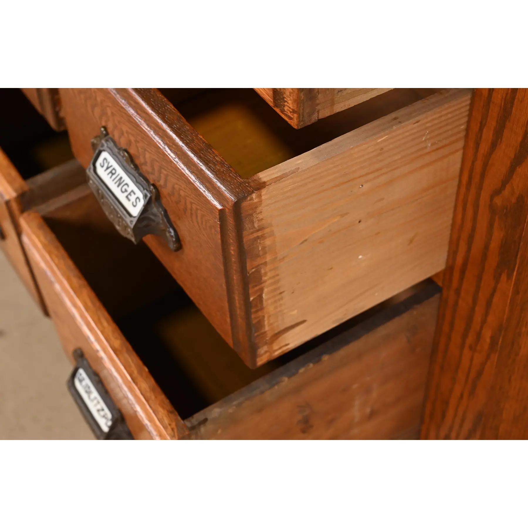 Quercia Antico armadio a 15 cassetti per archiviazione o farmacia in Oak Oak, 1900 in vendita