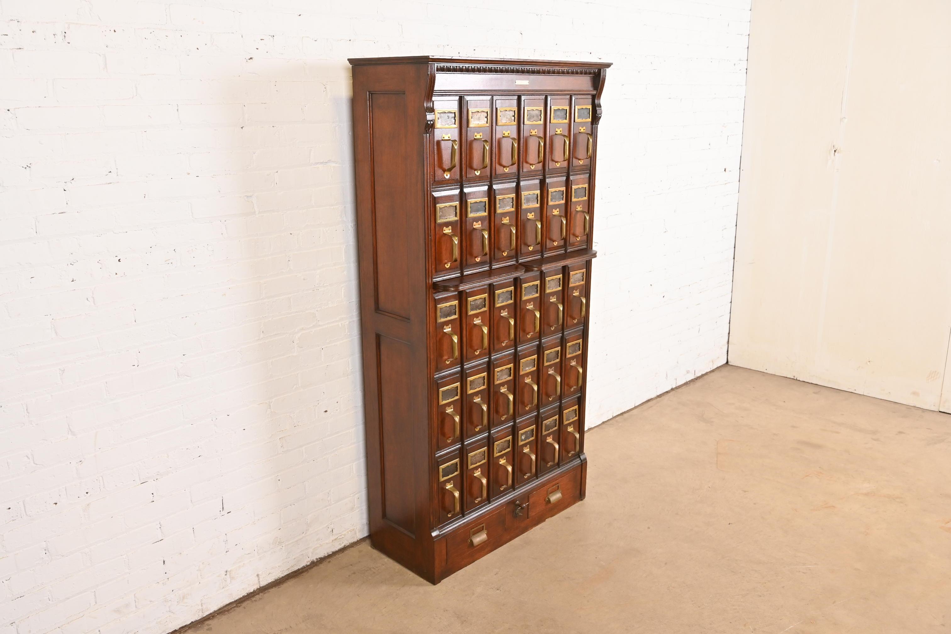 Antique Arts & Crafts Oak 30-Drawer File Cabinet, Circa 1900 In Good Condition For Sale In South Bend, IN