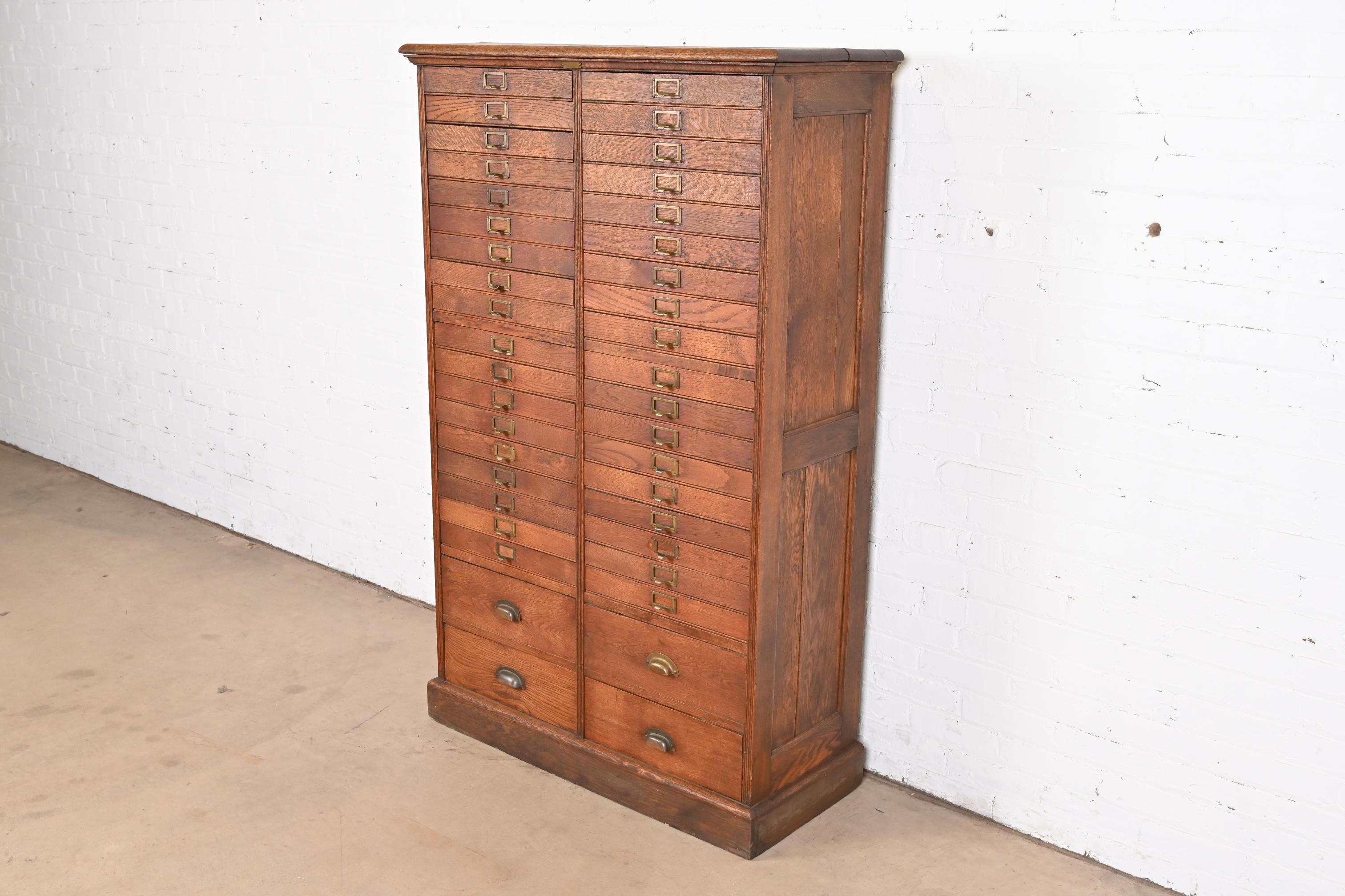 Antique Arts & Crafts Oak 40-Drawer File Cabinet or Chest of Drawers, Circa 1900 In Good Condition For Sale In South Bend, IN