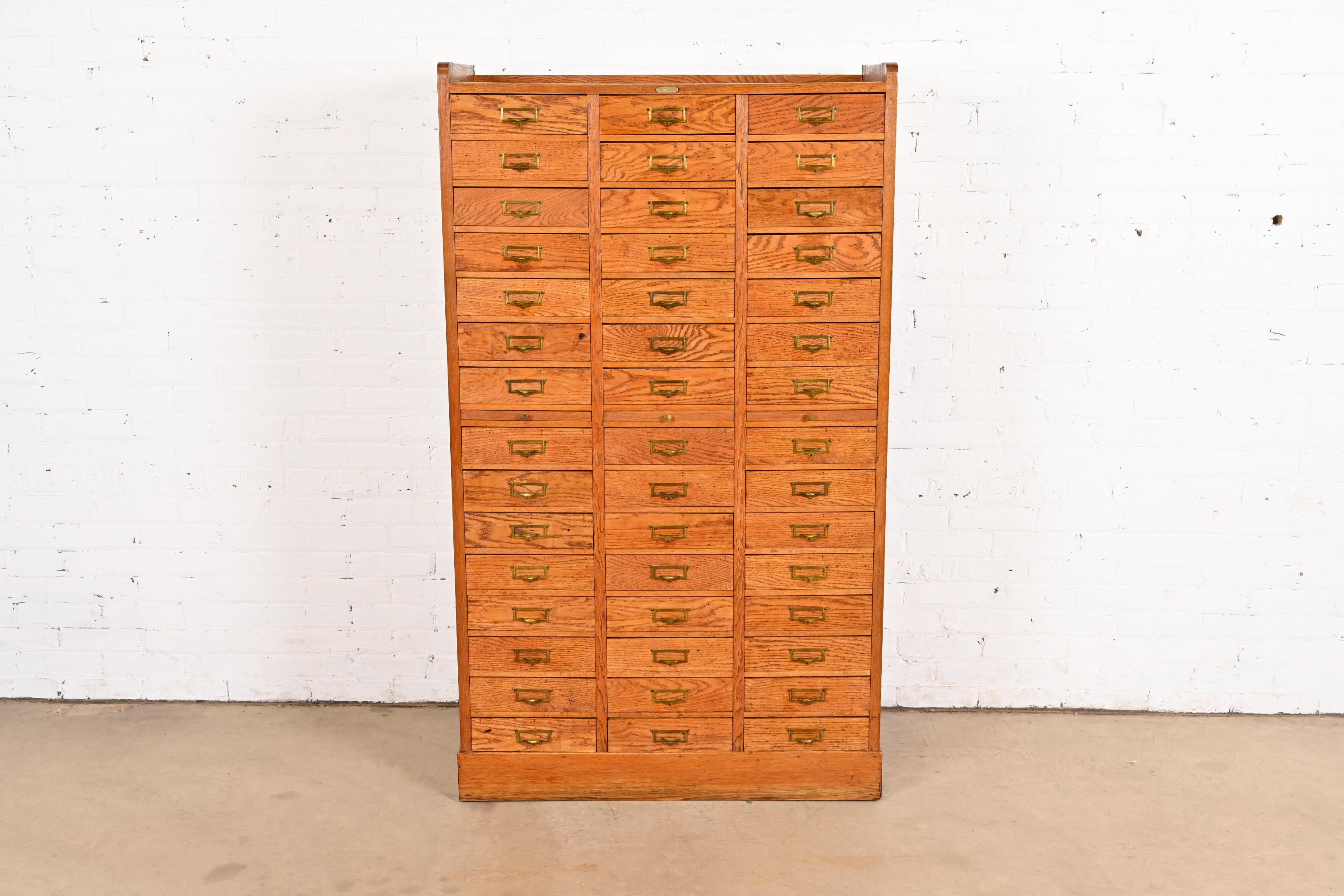A rare and exceptional Arts & Crafts 45-compartment card catalog, file cabinet, or apothecary cabinet

USA, Early 20th Century

Oak, with original brass hardware.

Measures: 26.25