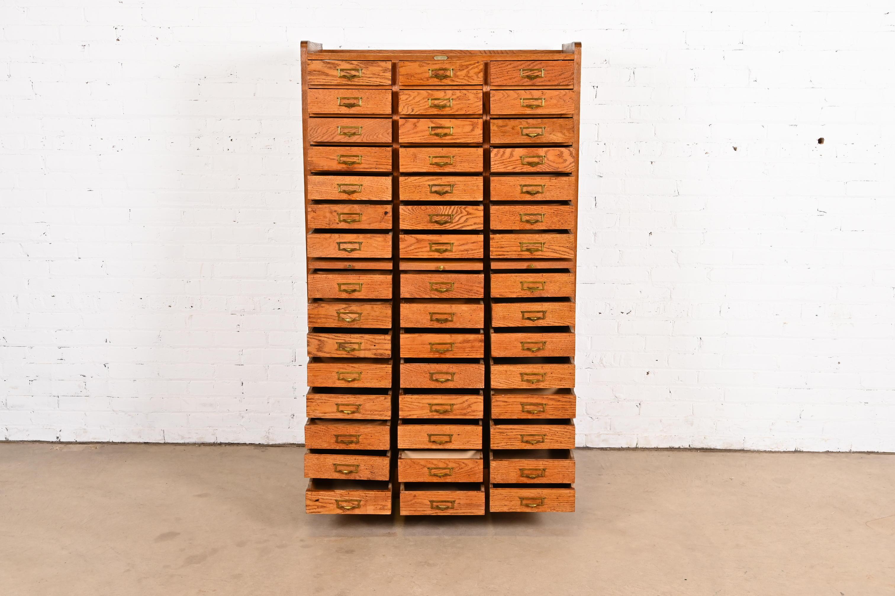 Antique Arts & Crafts Oak 45-Drawer Filing Cabinet or Apothecary Cabinet In Good Condition In South Bend, IN